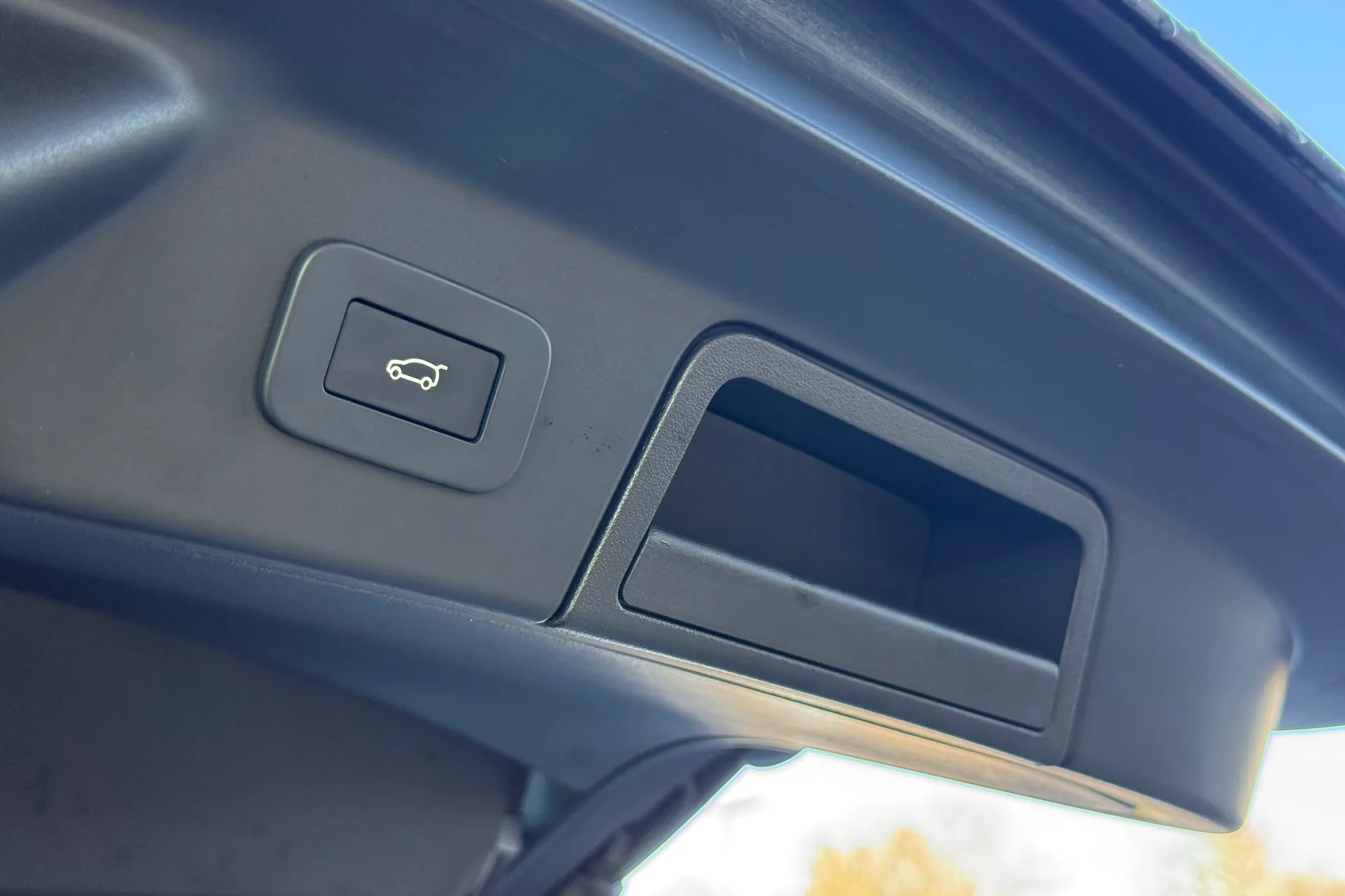 LAND ROVER RANGE ROVER VELAR thumbnail image number 42