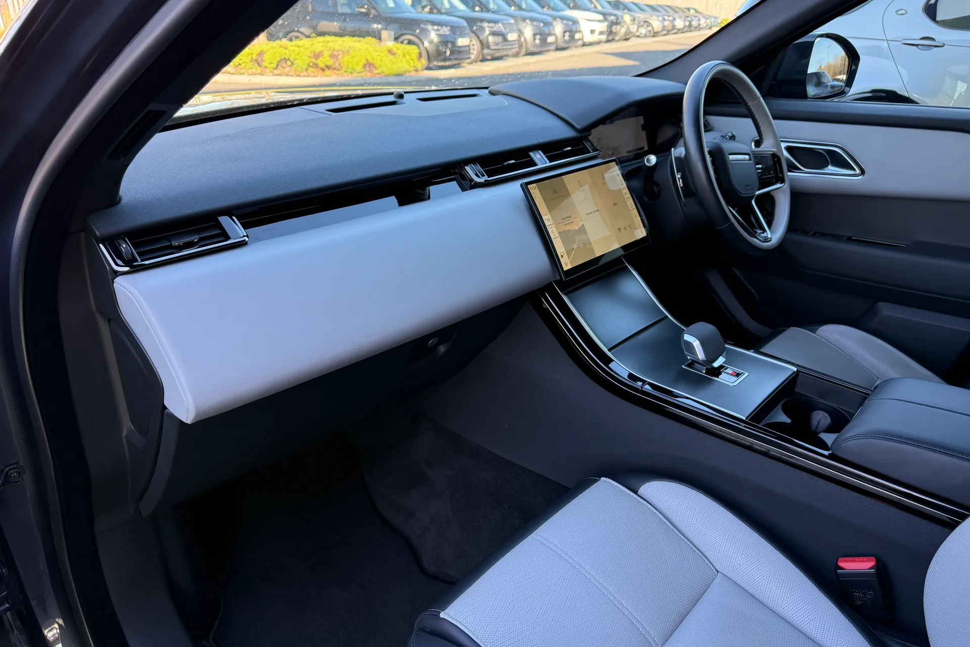 LAND ROVER RANGE ROVER VELAR thumbnail image number 48