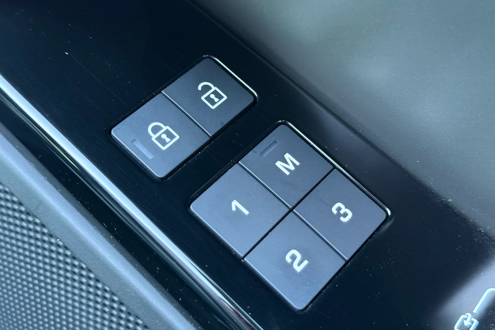 LAND ROVER RANGE ROVER VELAR thumbnail image number 52