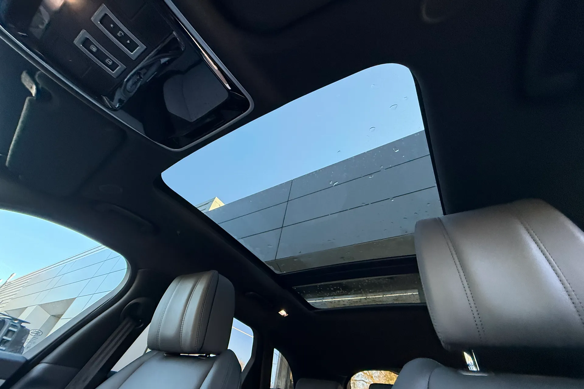 LAND ROVER RANGE ROVER VELAR thumbnail image number 5