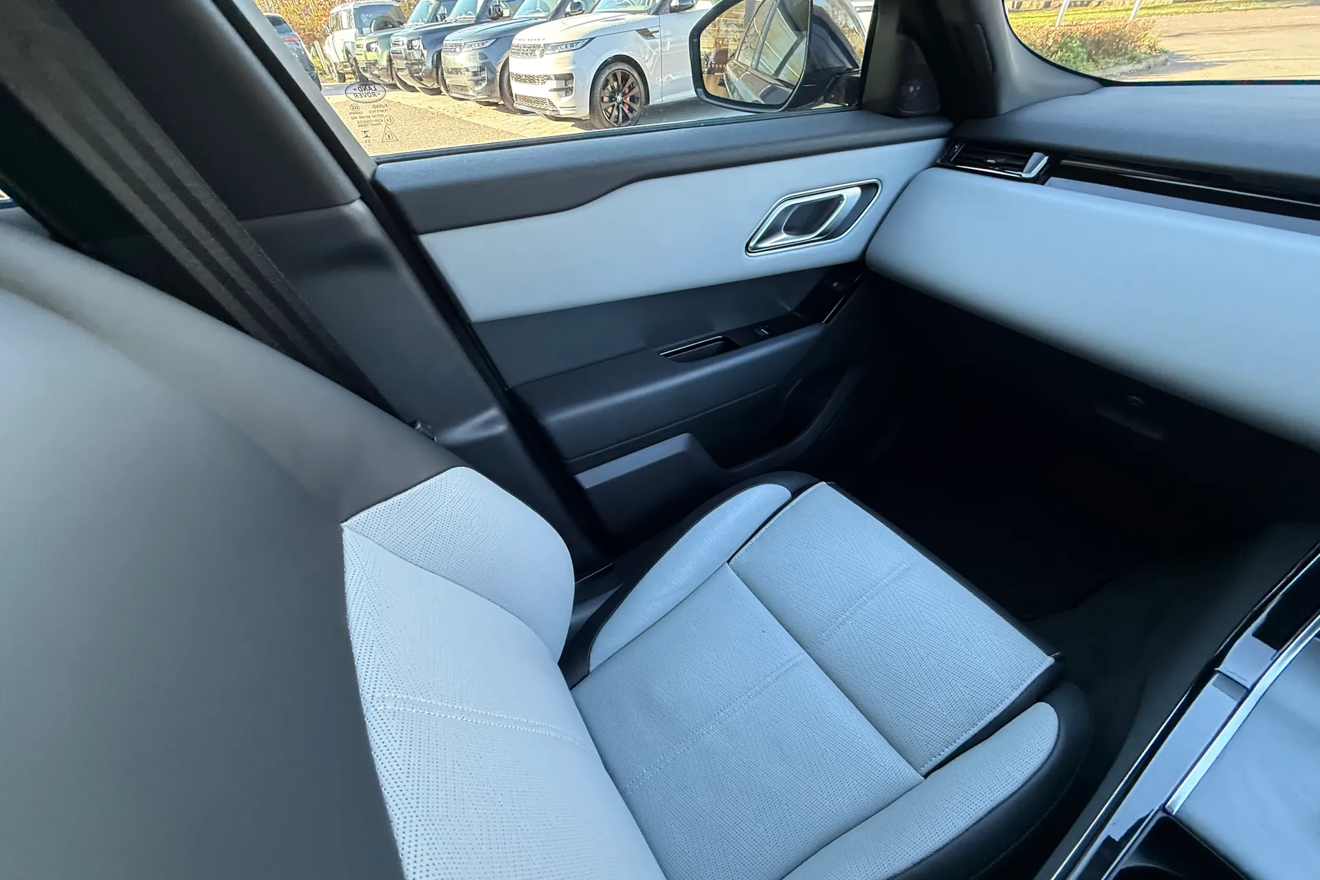 LAND ROVER RANGE ROVER VELAR thumbnail image number 13