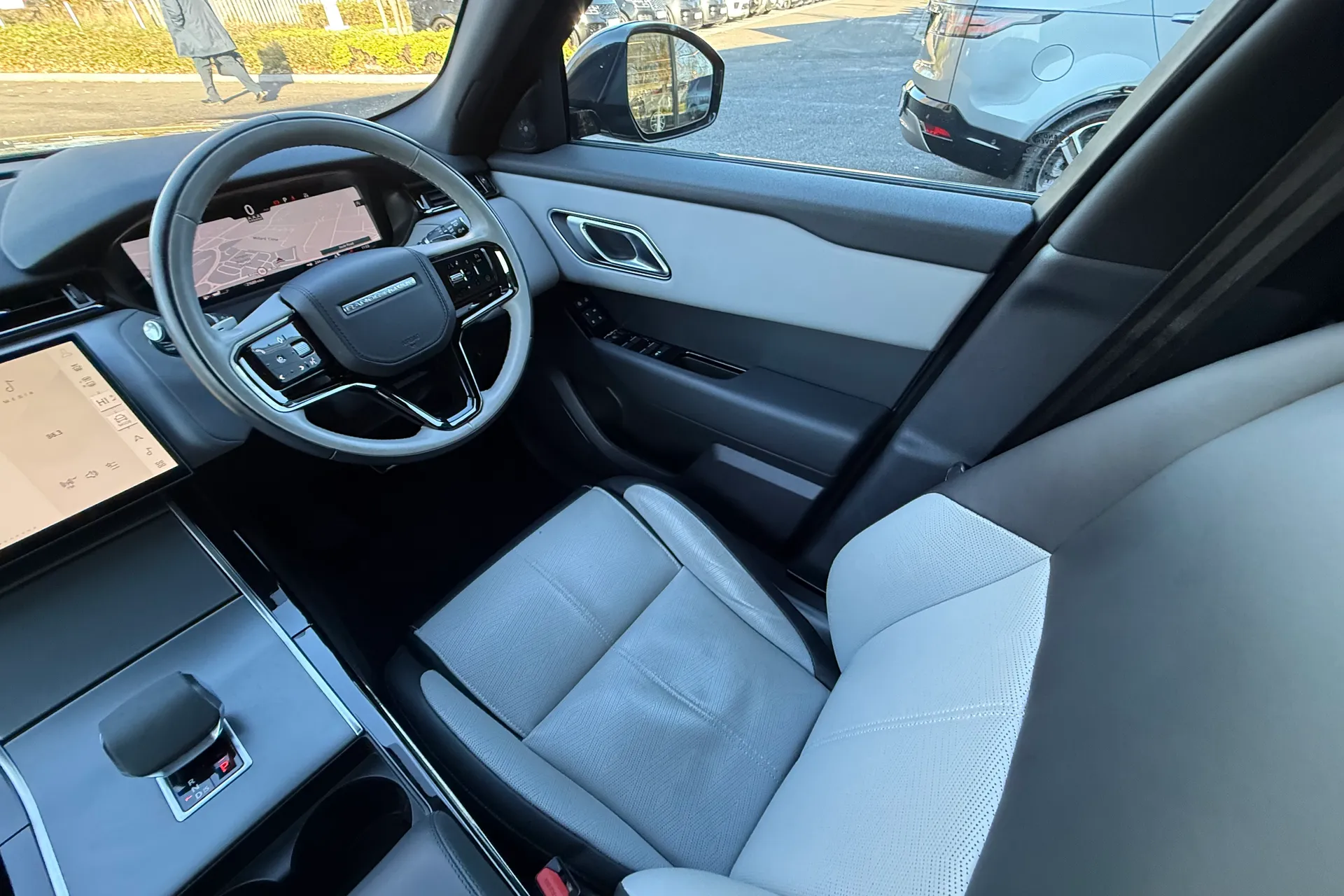 LAND ROVER RANGE ROVER VELAR thumbnail image number 14