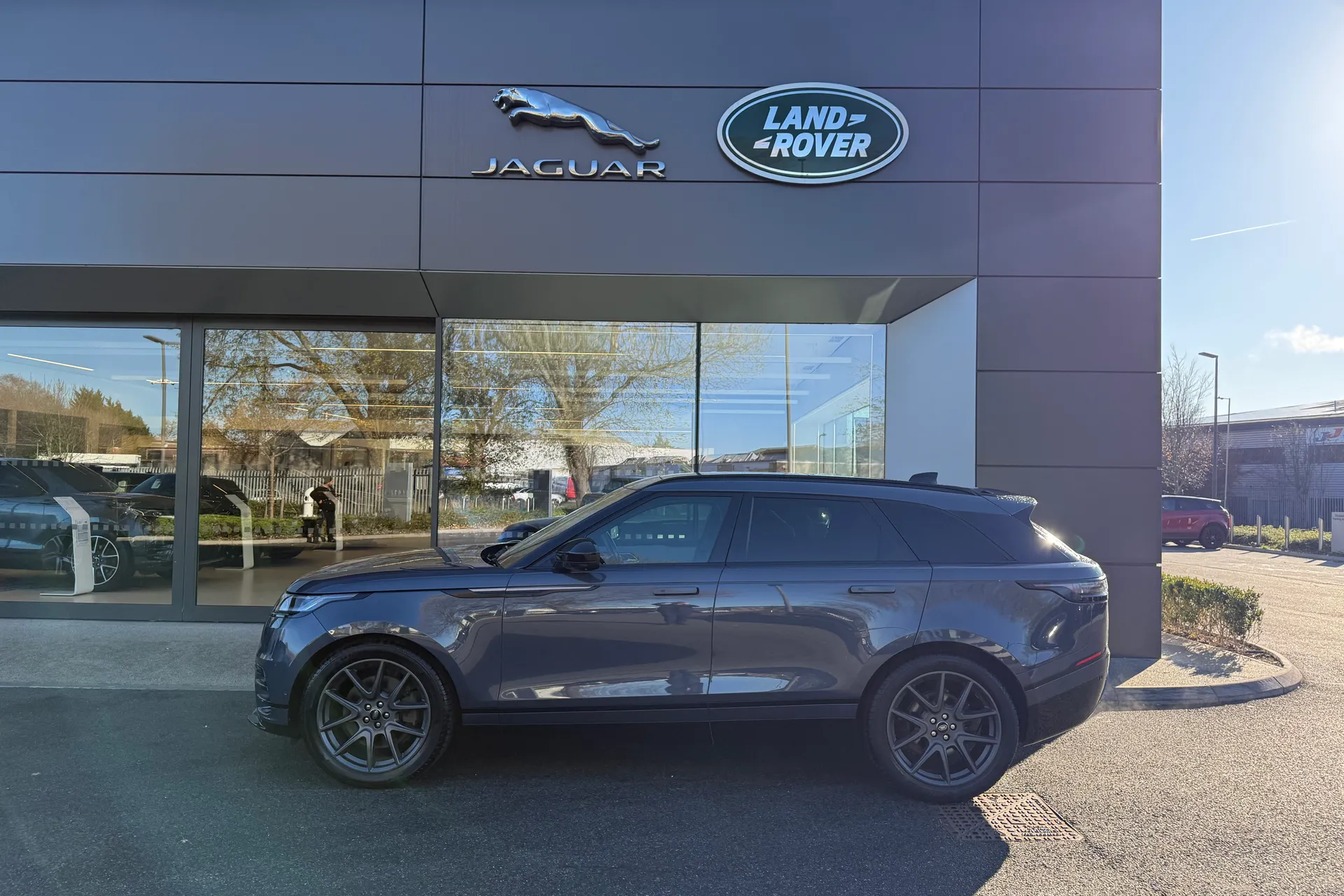 LAND ROVER RANGE ROVER VELAR thumbnail image number 28