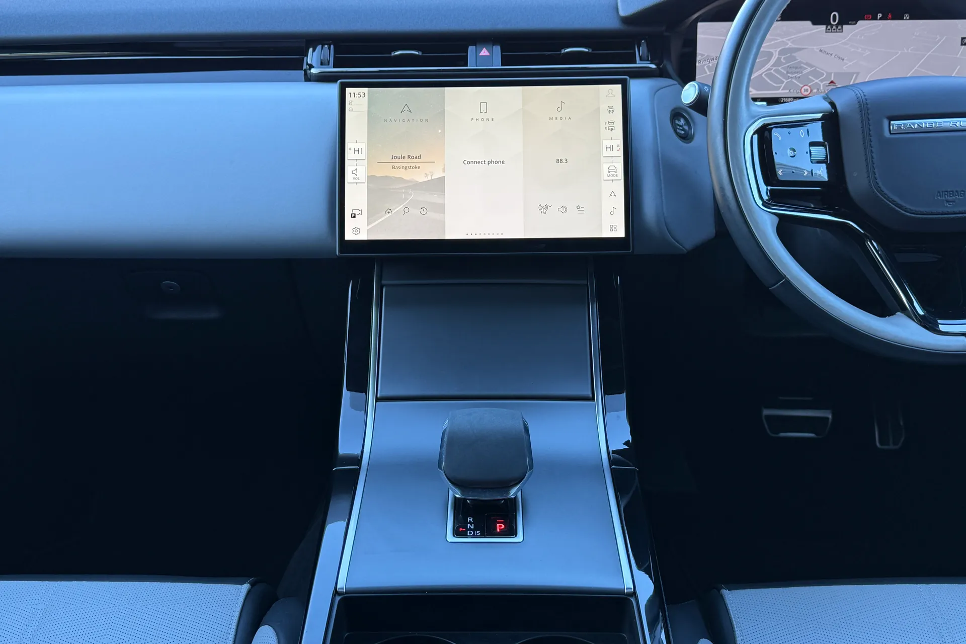 LAND ROVER RANGE ROVER VELAR thumbnail image number 15