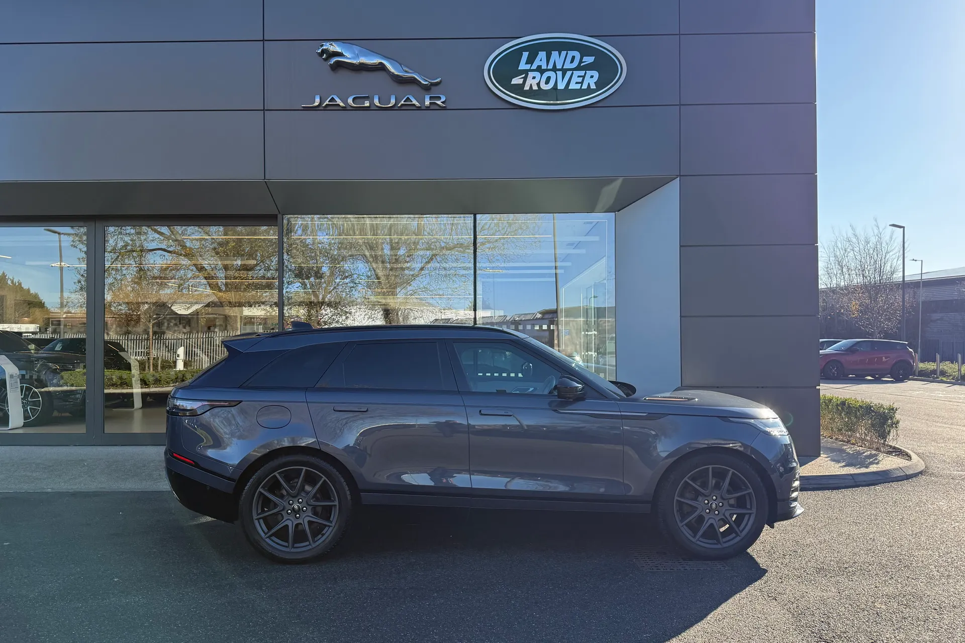 LAND ROVER RANGE ROVER VELAR thumbnail image number 2