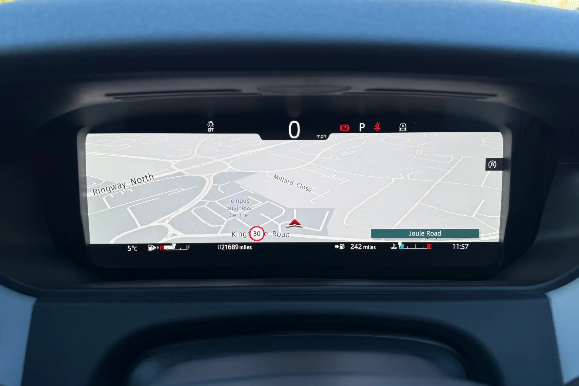 LAND ROVER RANGE ROVER VELAR thumbnail image number 25