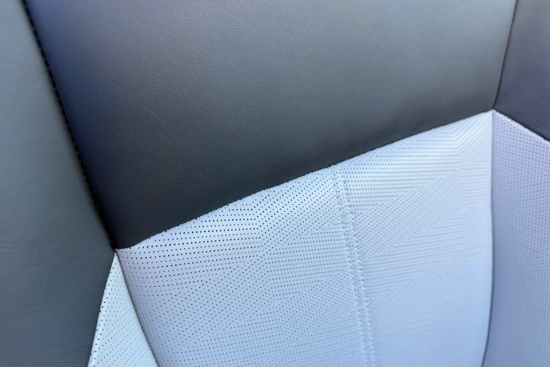 LAND ROVER RANGE ROVER VELAR thumbnail image number 34