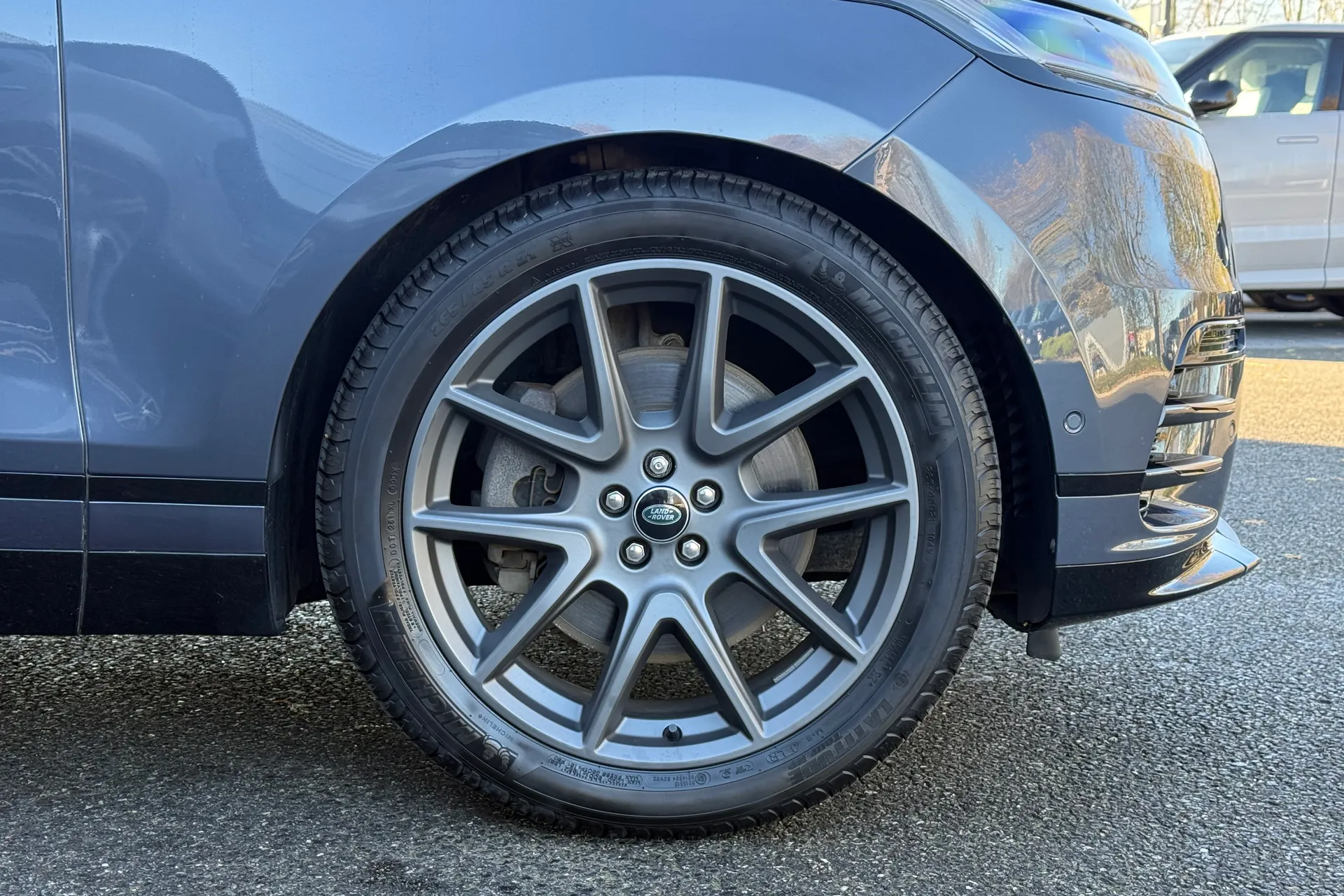 LAND ROVER RANGE ROVER VELAR thumbnail image number 24