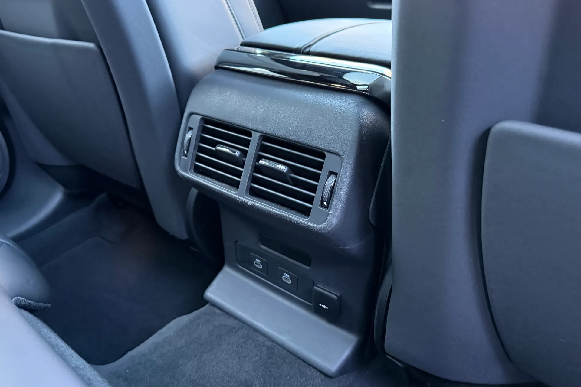 LAND ROVER RANGE ROVER VELAR thumbnail image number 35