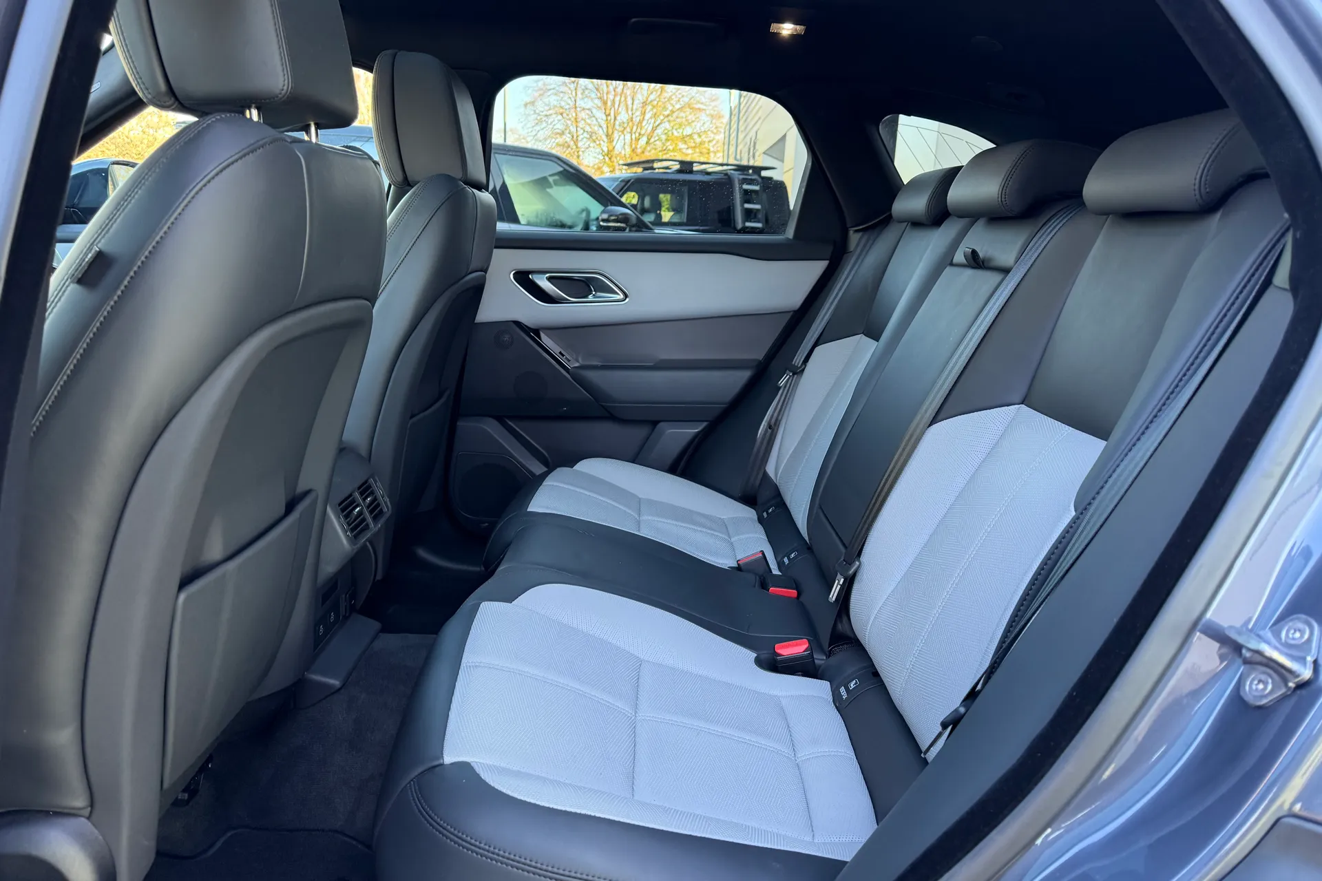 LAND ROVER RANGE ROVER VELAR thumbnail image number 49