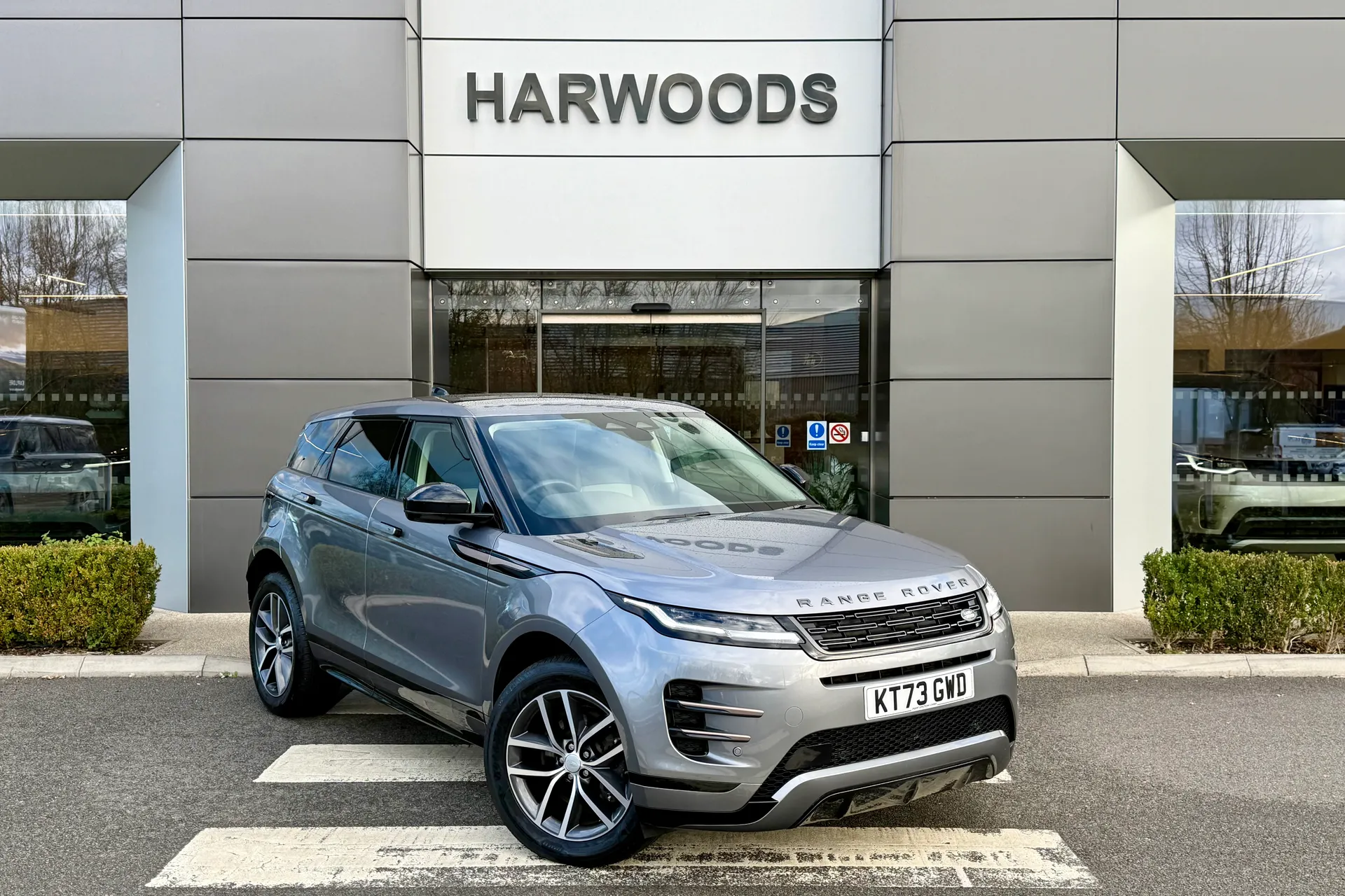 LAND ROVER RANGE ROVER EVOQUE focused image