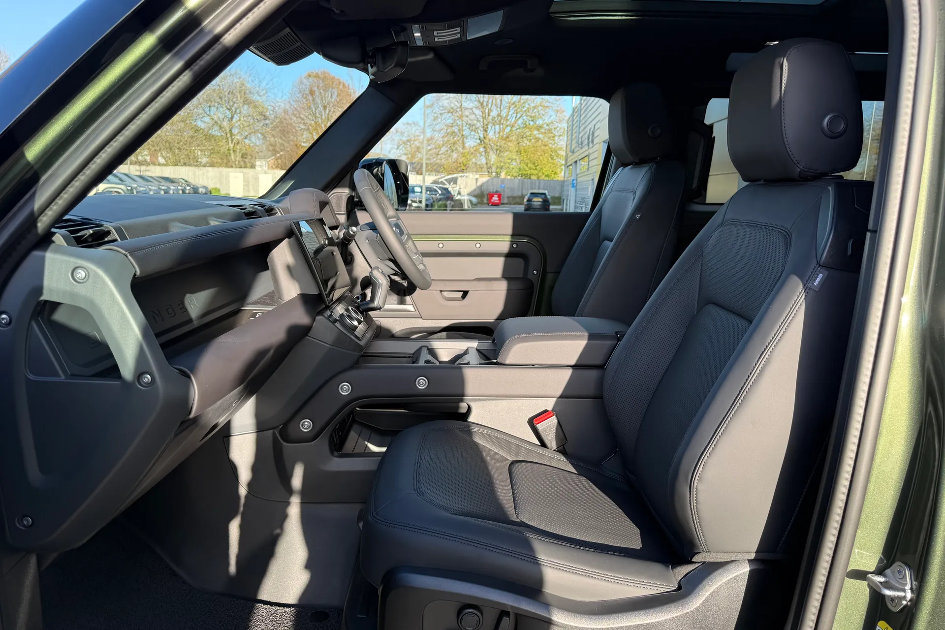 LAND ROVER Defender 90 thumbnail image number 3