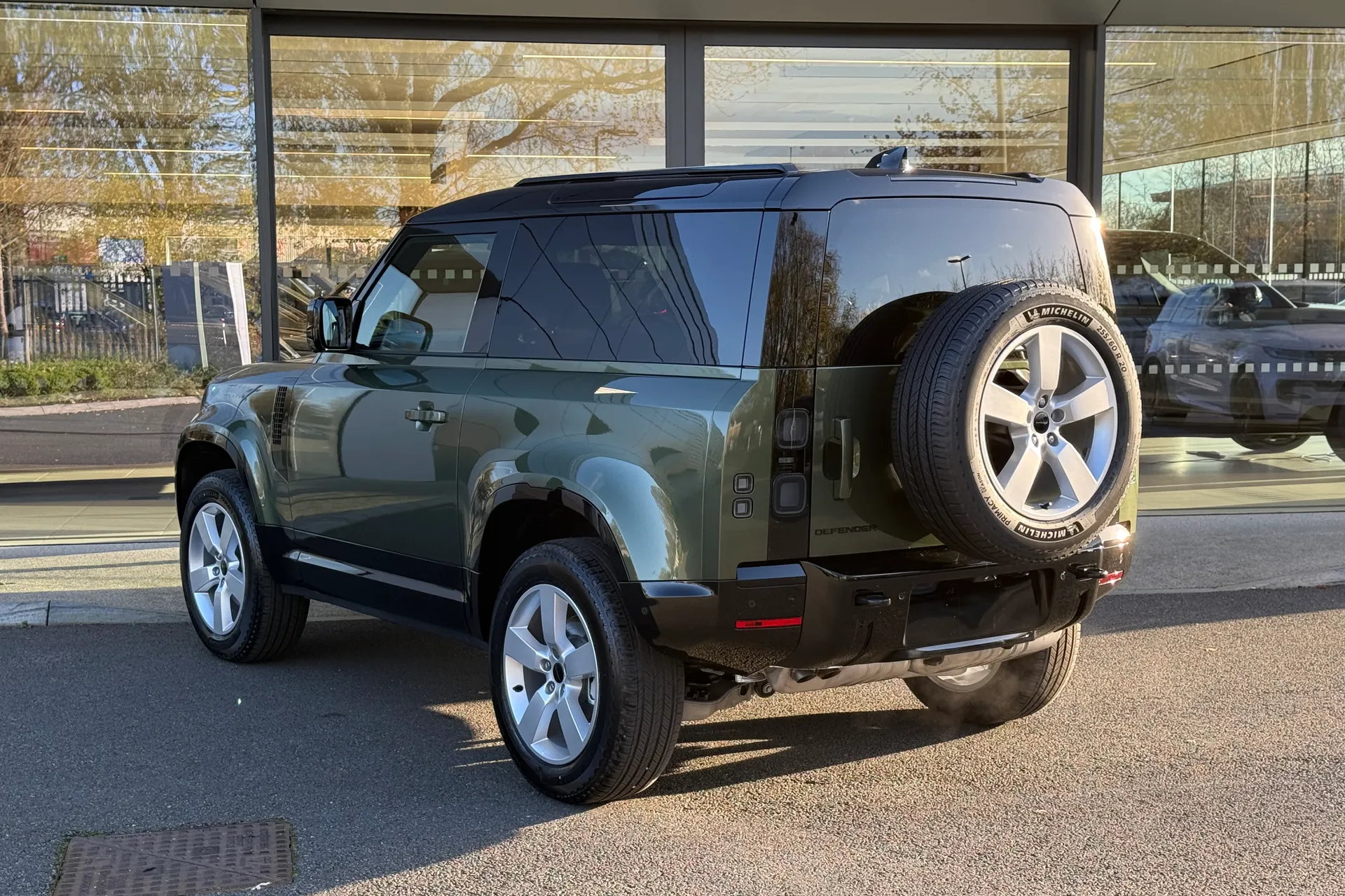 LAND ROVER Defender 90 thumbnail image number 2