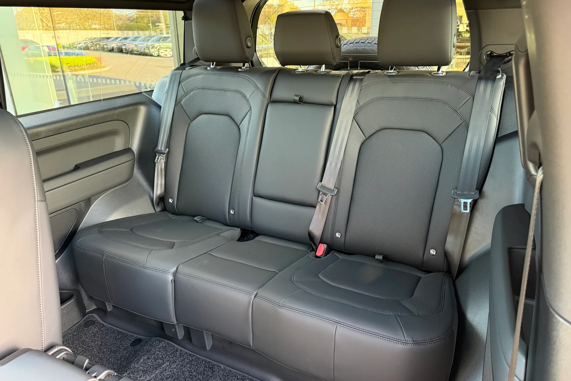 LAND ROVER Defender 90 thumbnail image number 4