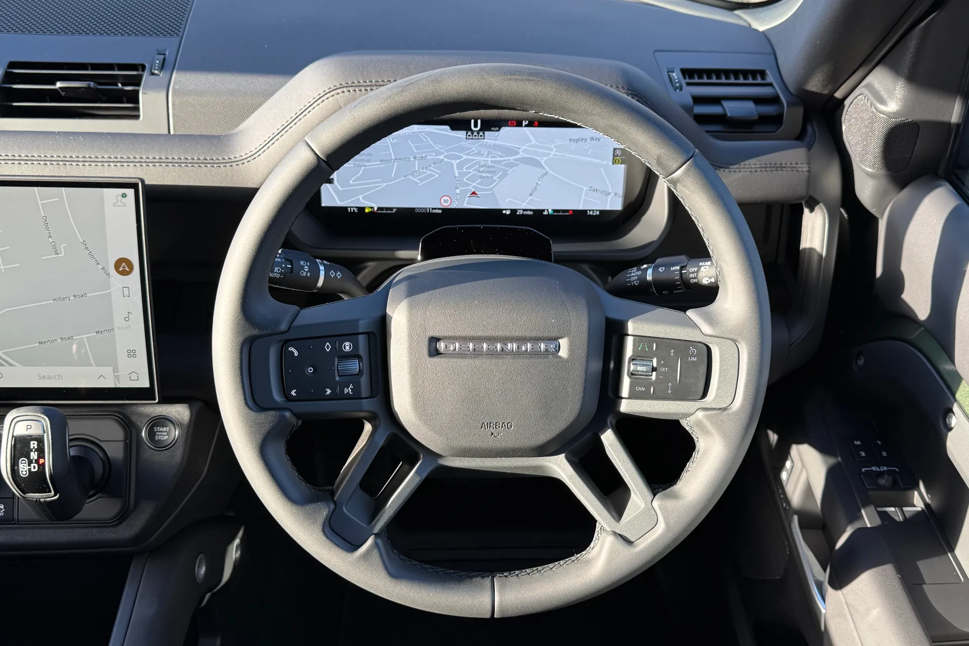 LAND ROVER Defender 90 thumbnail image number 15