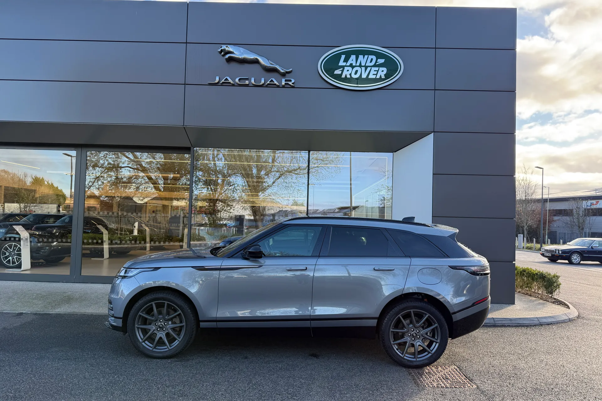 LAND ROVER RANGE ROVER VELAR thumbnail image number 27