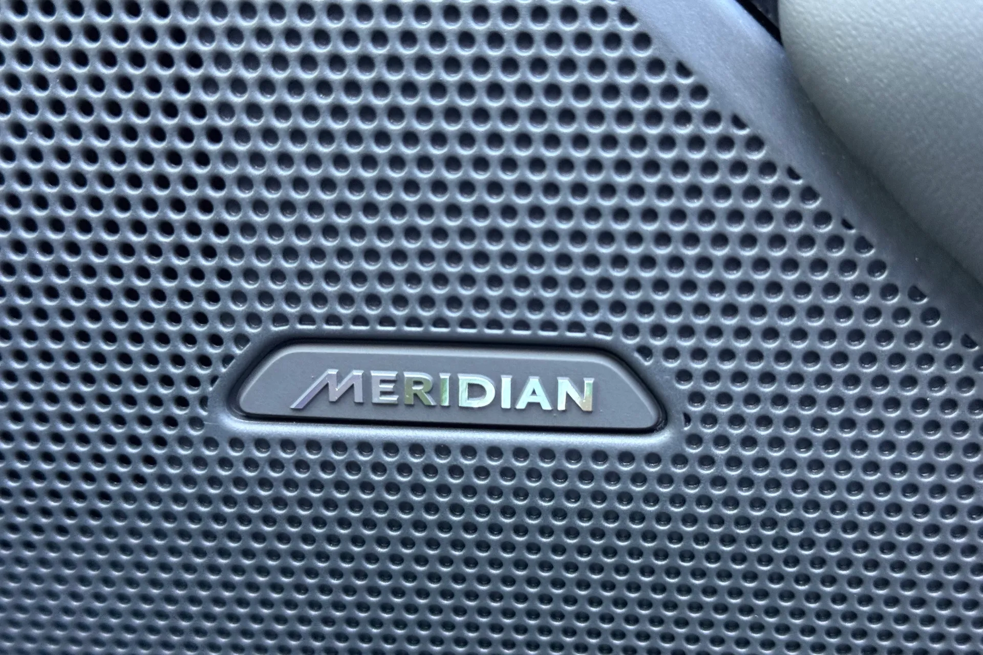 LAND ROVER RANGE ROVER VELAR thumbnail image number 21