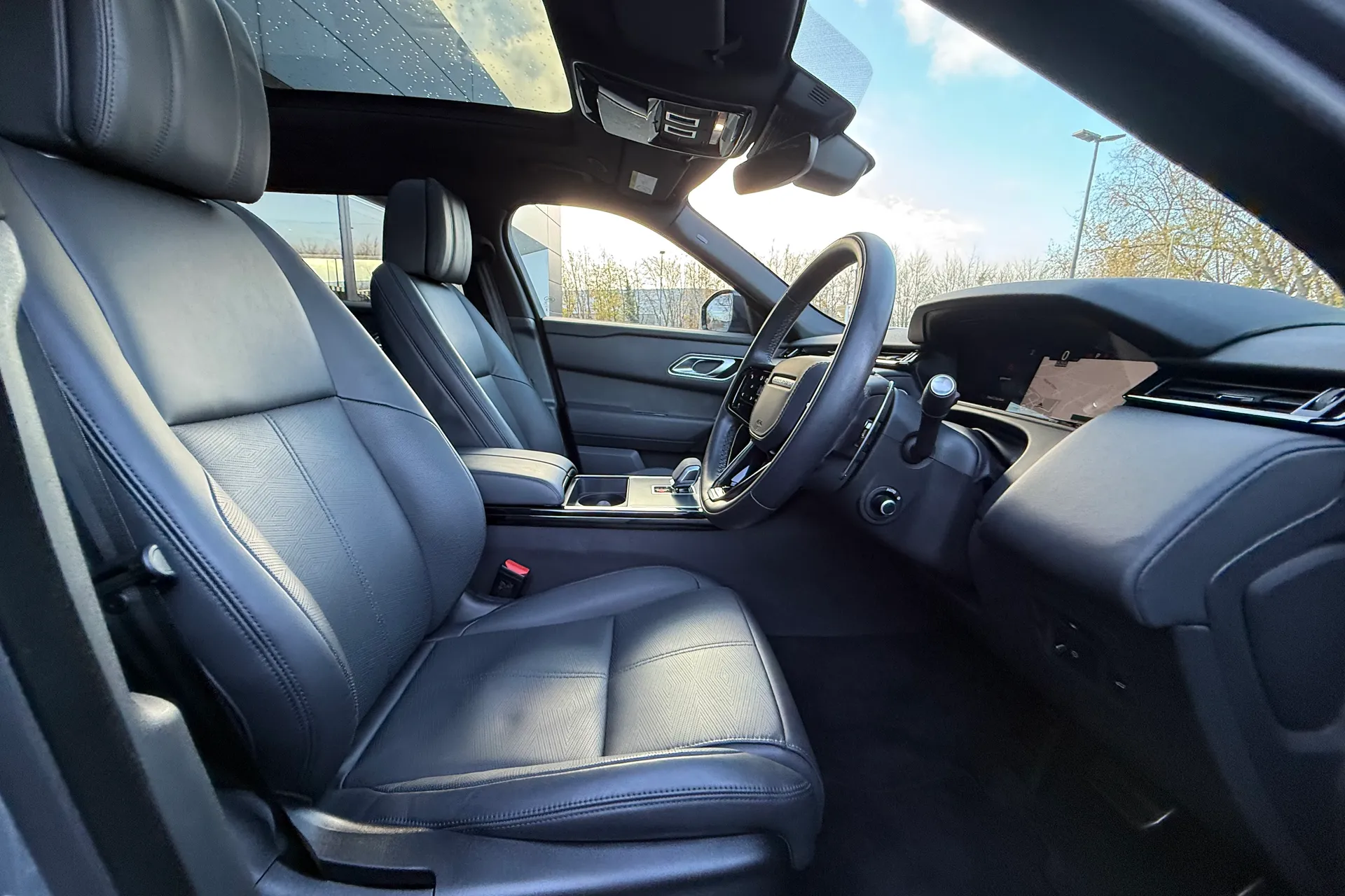 LAND ROVER RANGE ROVER VELAR thumbnail image number 9