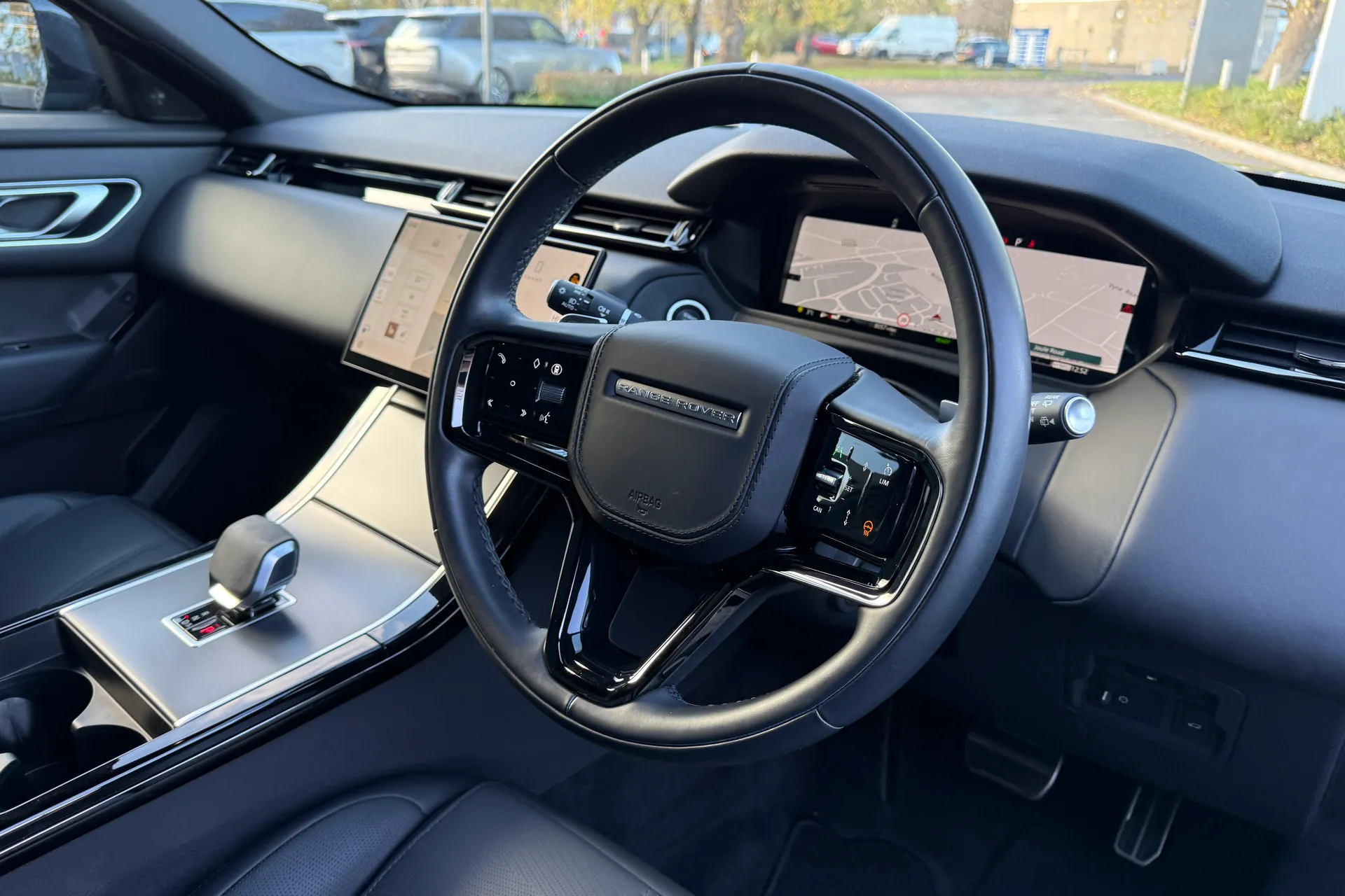 LAND ROVER RANGE ROVER VELAR thumbnail image number 32