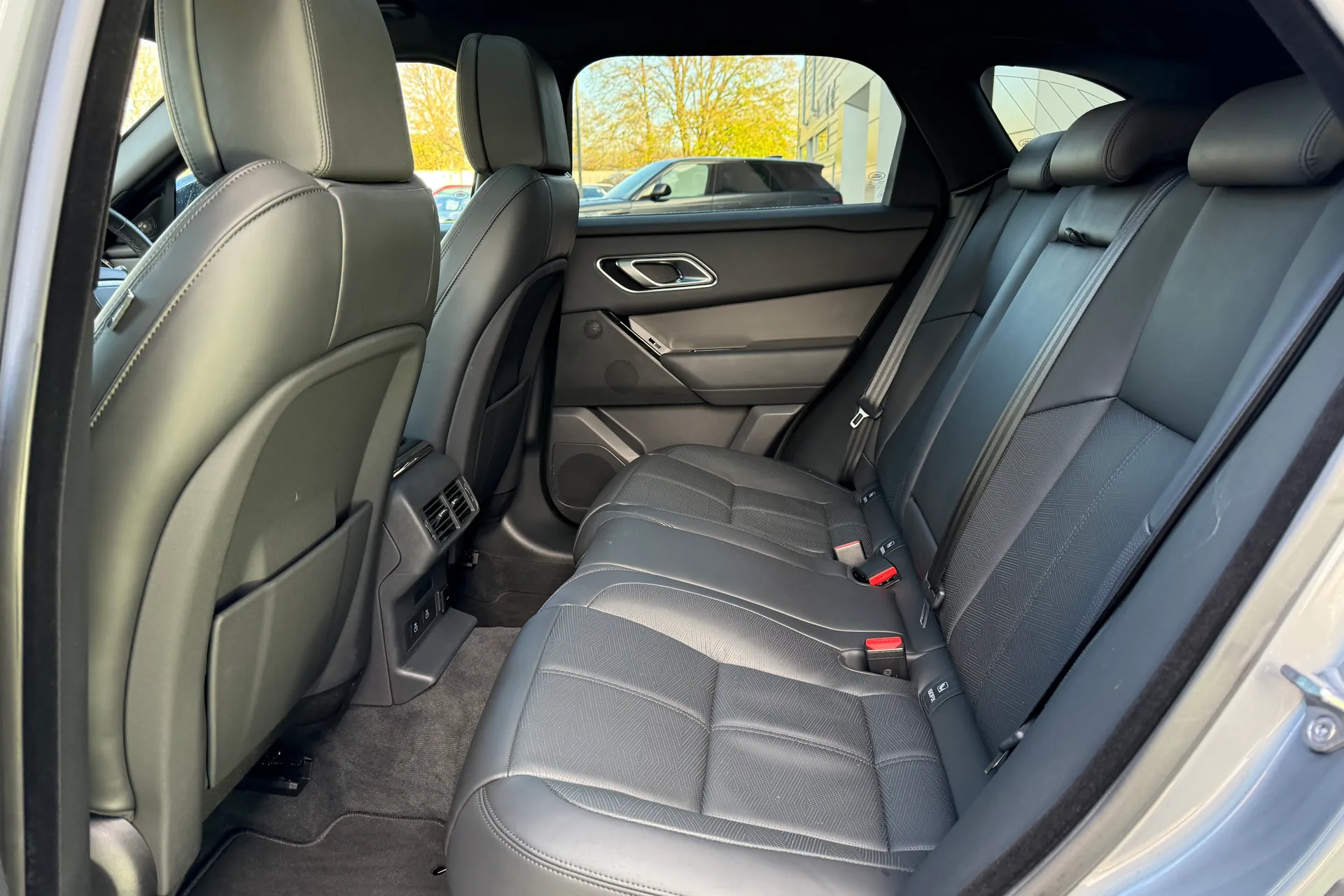 LAND ROVER RANGE ROVER VELAR thumbnail image number 48