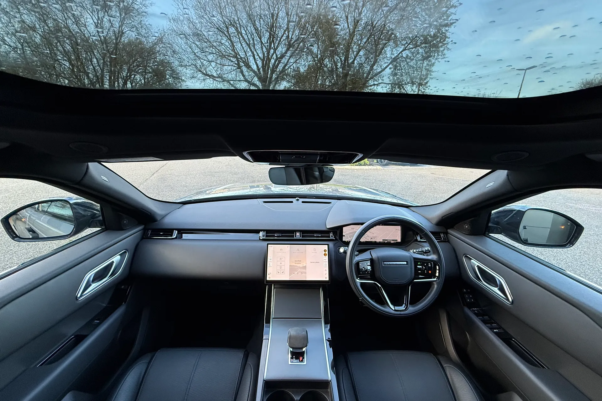 LAND ROVER RANGE ROVER VELAR thumbnail image number 3