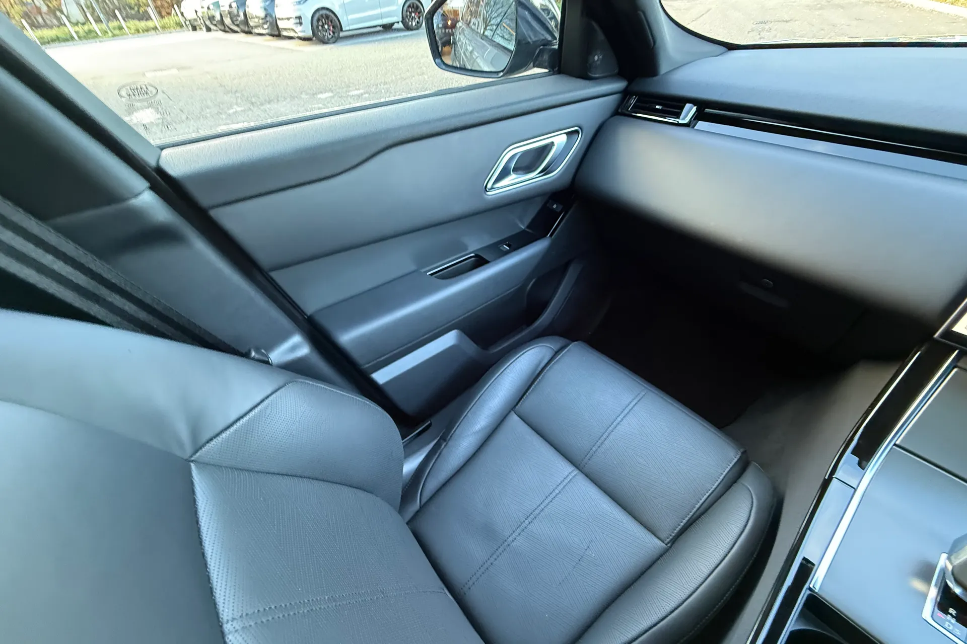 LAND ROVER RANGE ROVER VELAR thumbnail image number 12