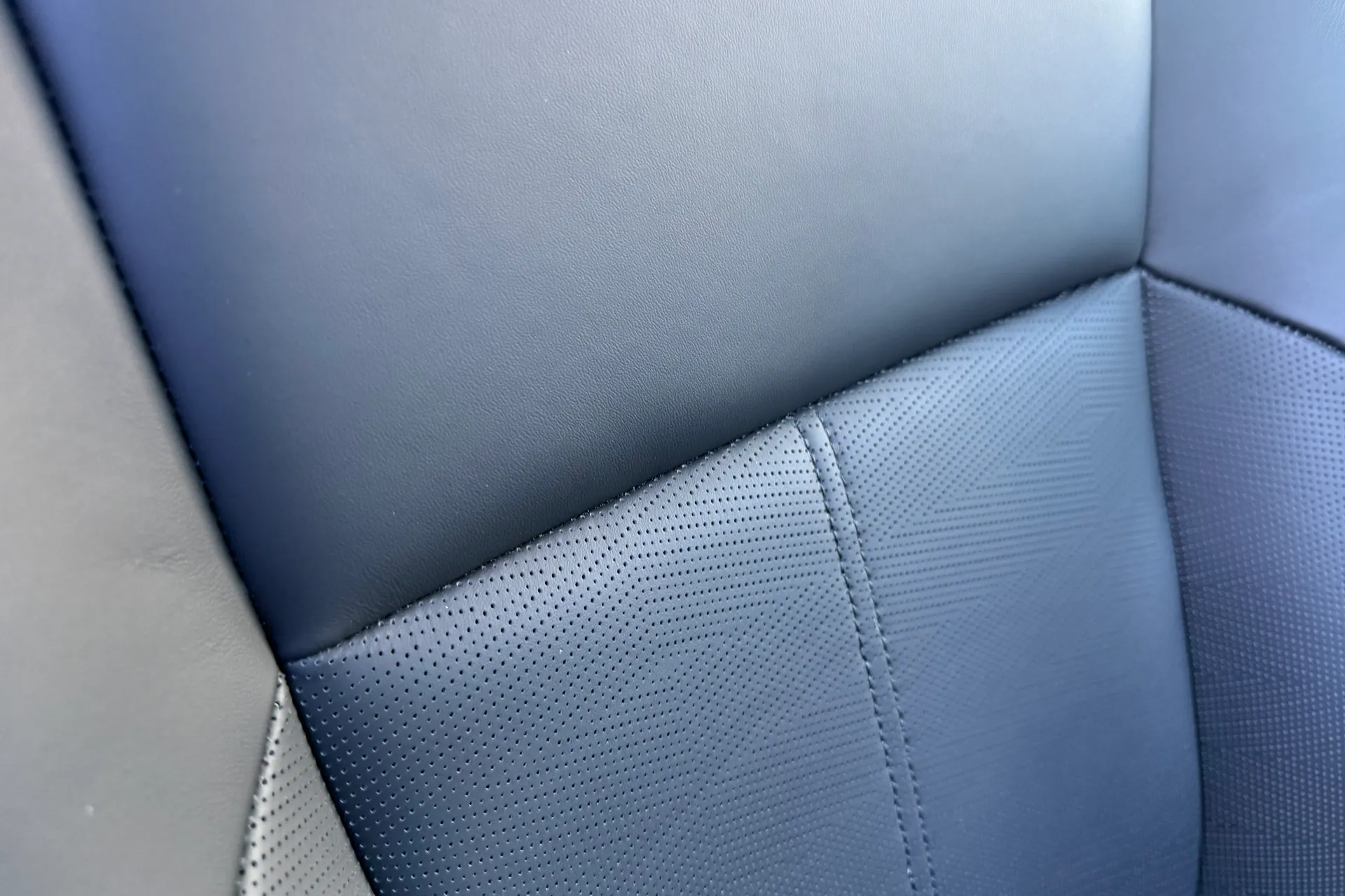 LAND ROVER RANGE ROVER VELAR thumbnail image number 34