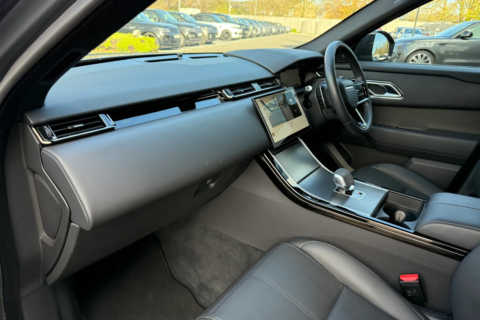 LAND ROVER RANGE ROVER VELAR thumbnail image number 47