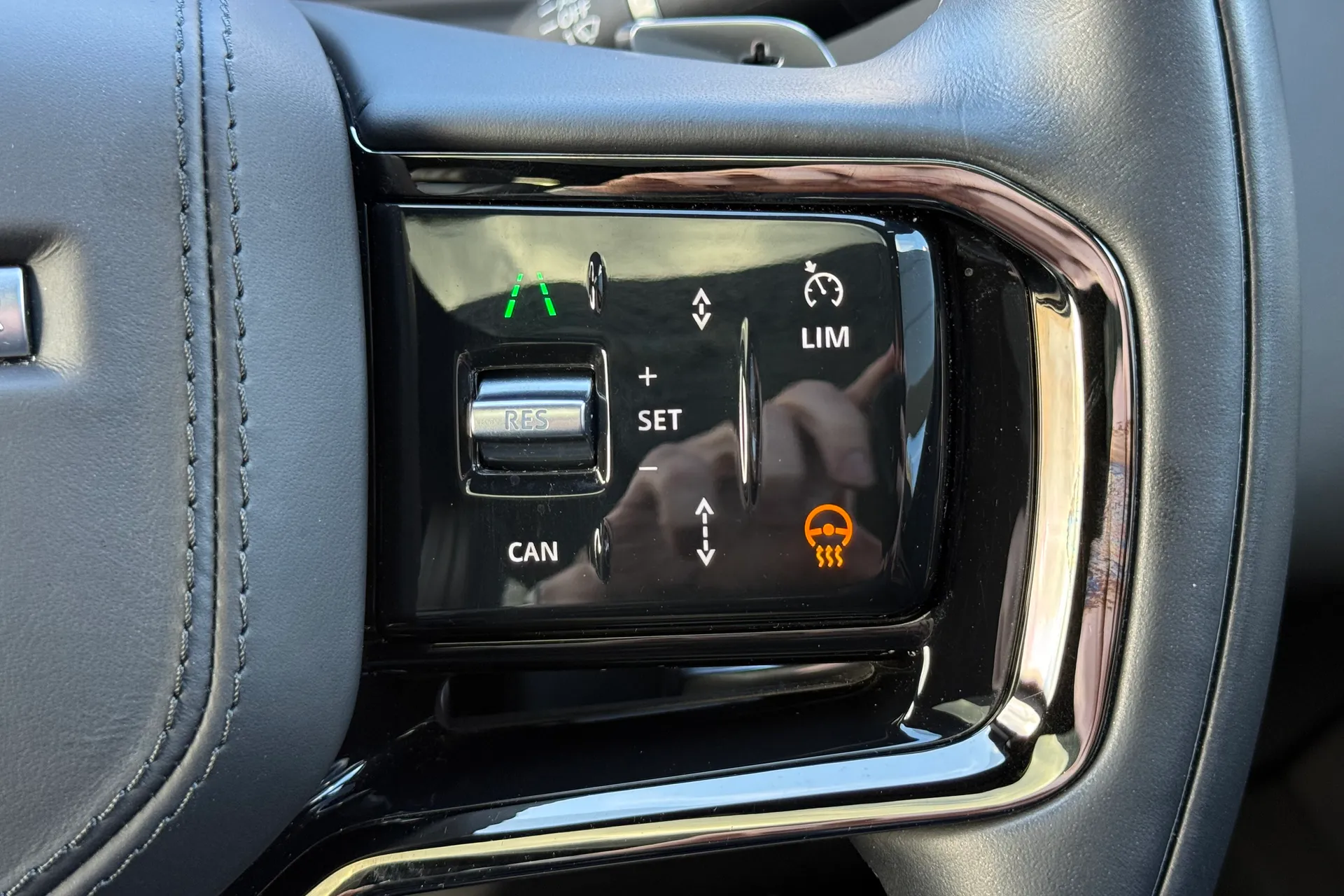 LAND ROVER RANGE ROVER VELAR thumbnail image number 28