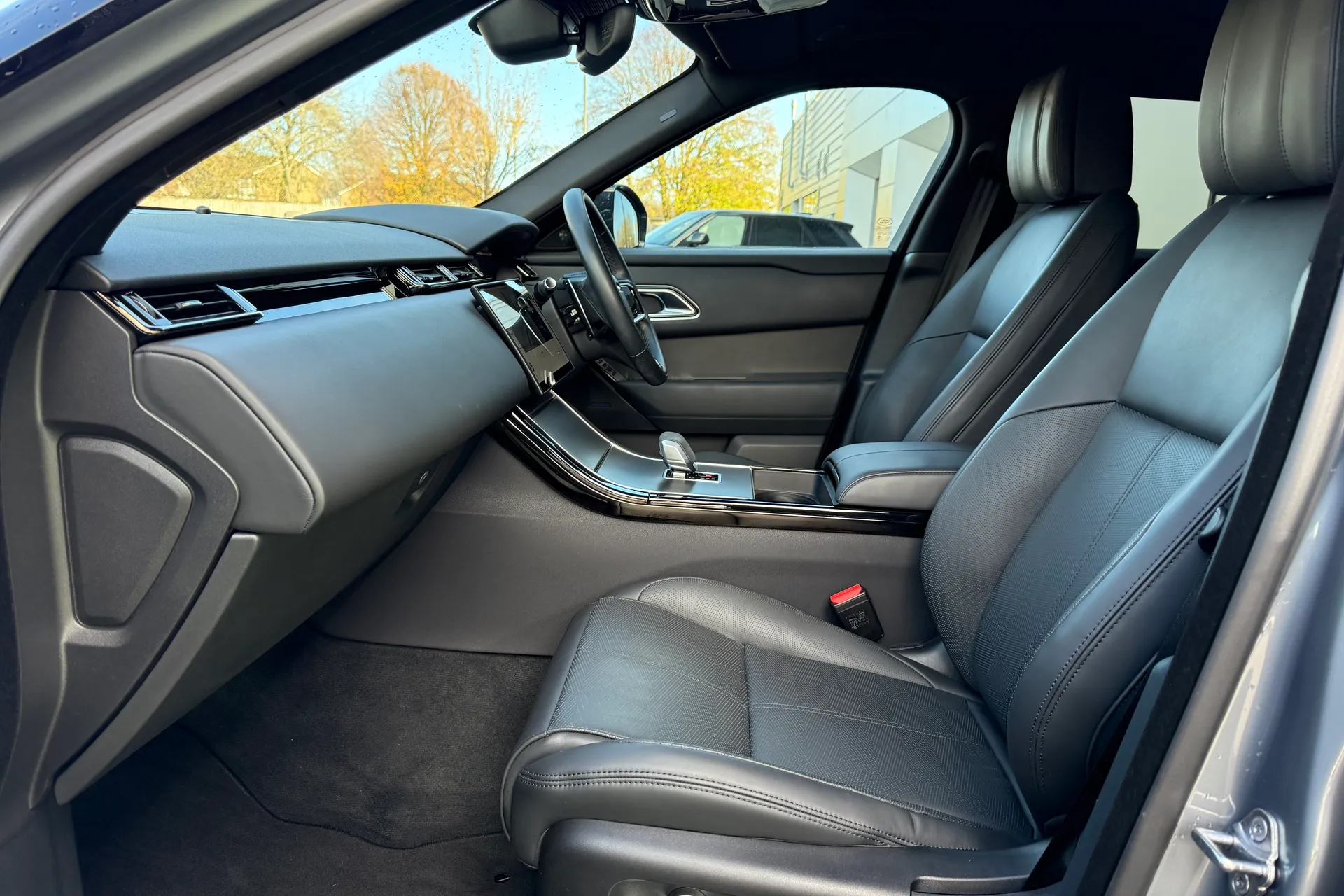 LAND ROVER RANGE ROVER VELAR thumbnail image number 10