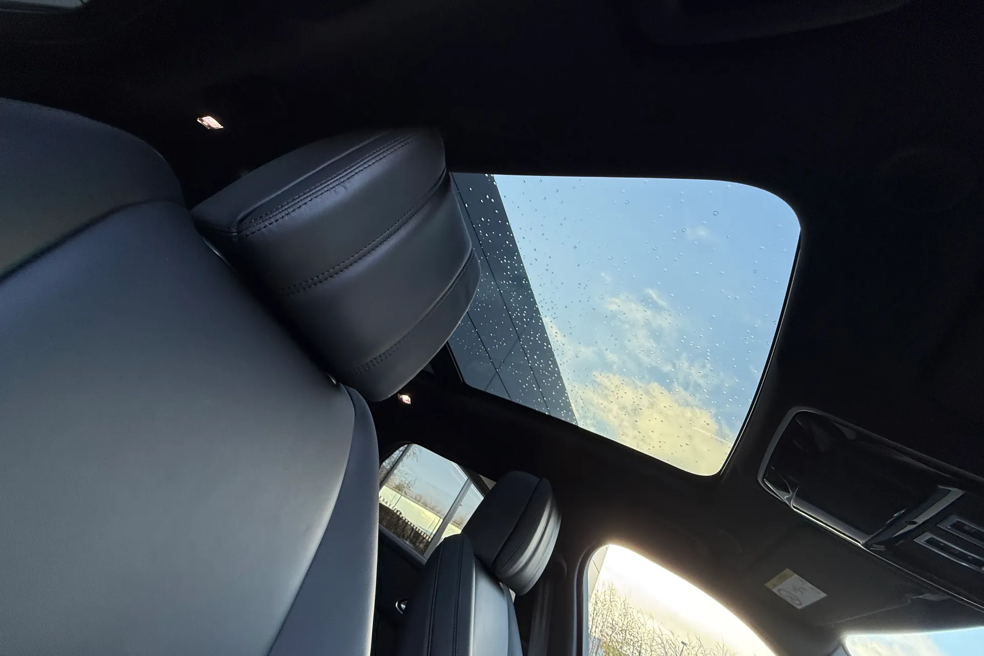 LAND ROVER RANGE ROVER VELAR thumbnail image number 36