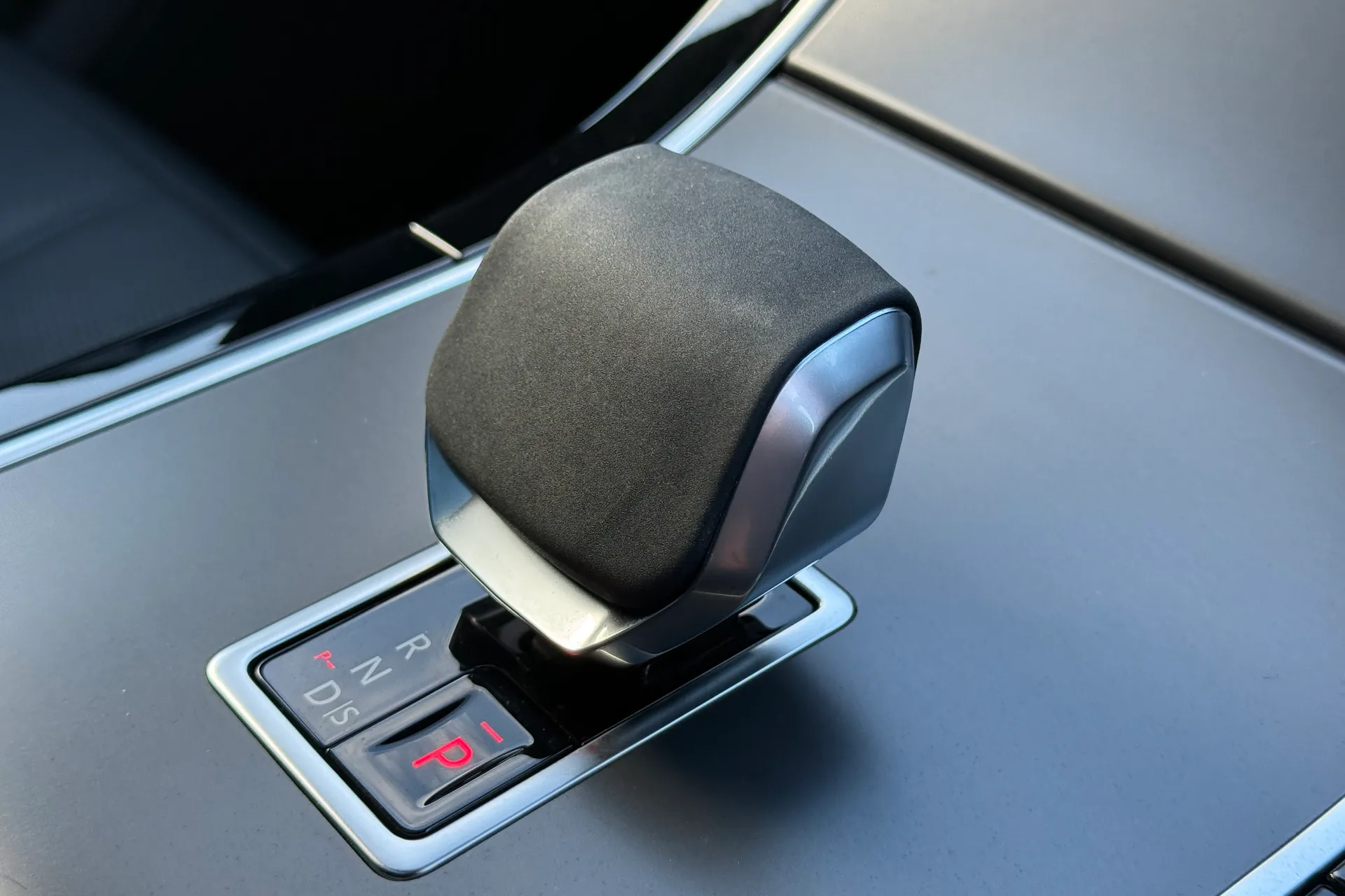 LAND ROVER RANGE ROVER VELAR thumbnail image number 20