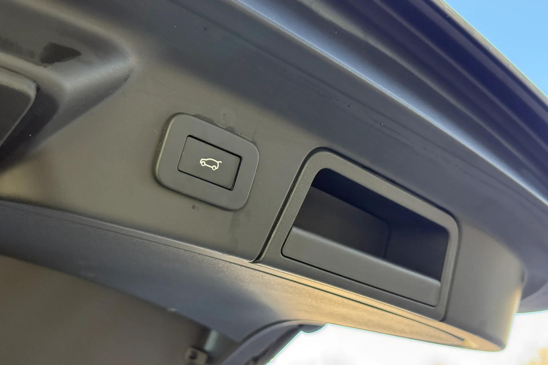 LAND ROVER RANGE ROVER VELAR thumbnail image number 42