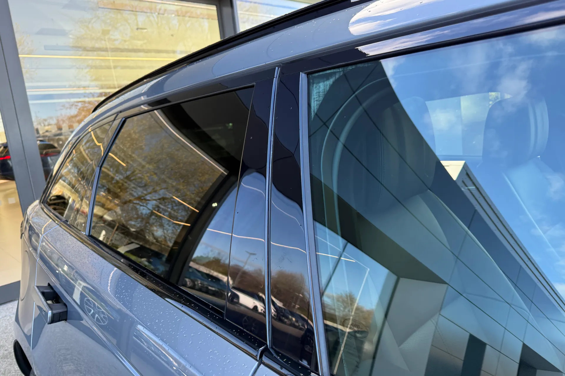 LAND ROVER RANGE ROVER VELAR thumbnail image number 24