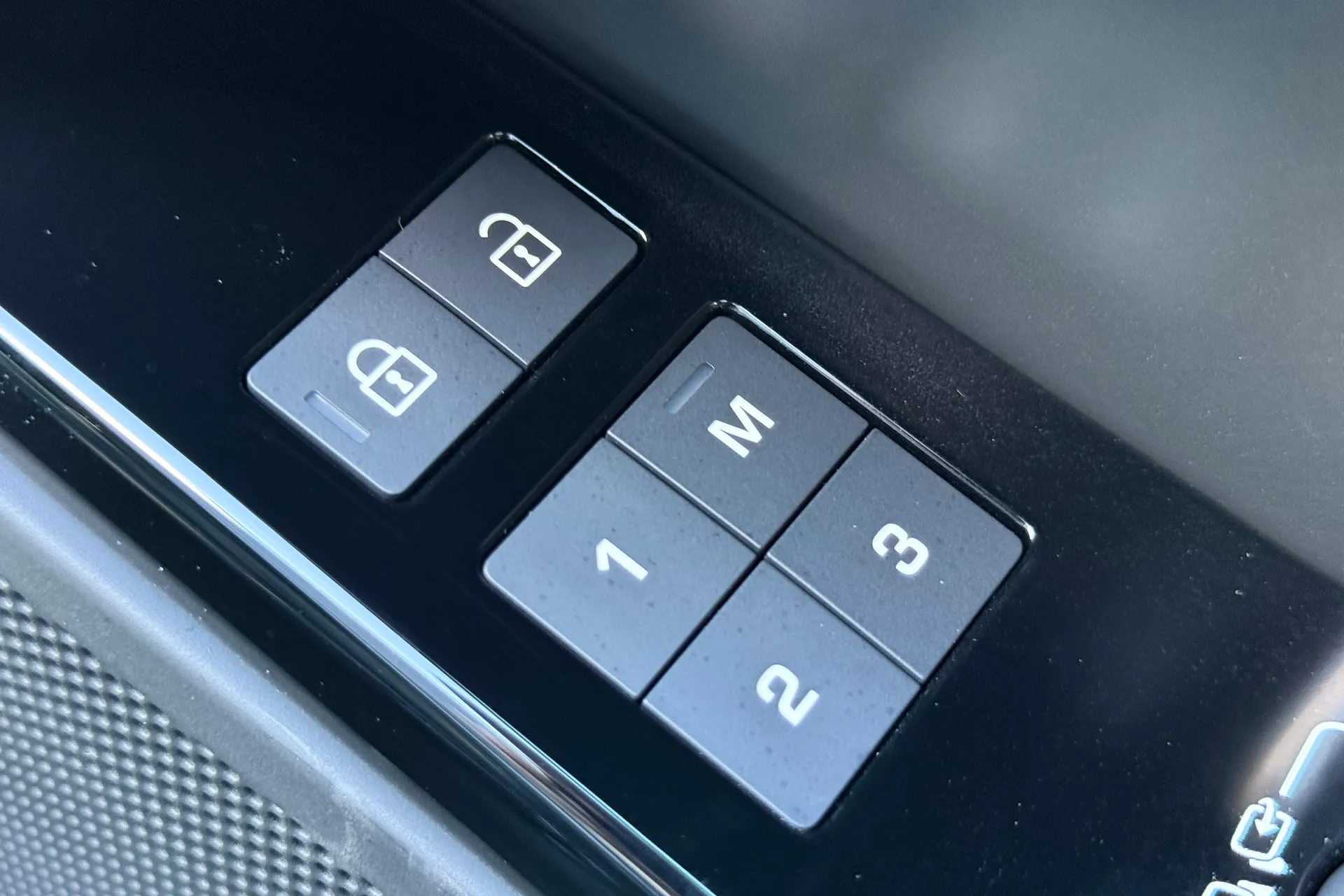 LAND ROVER RANGE ROVER VELAR thumbnail image number 51