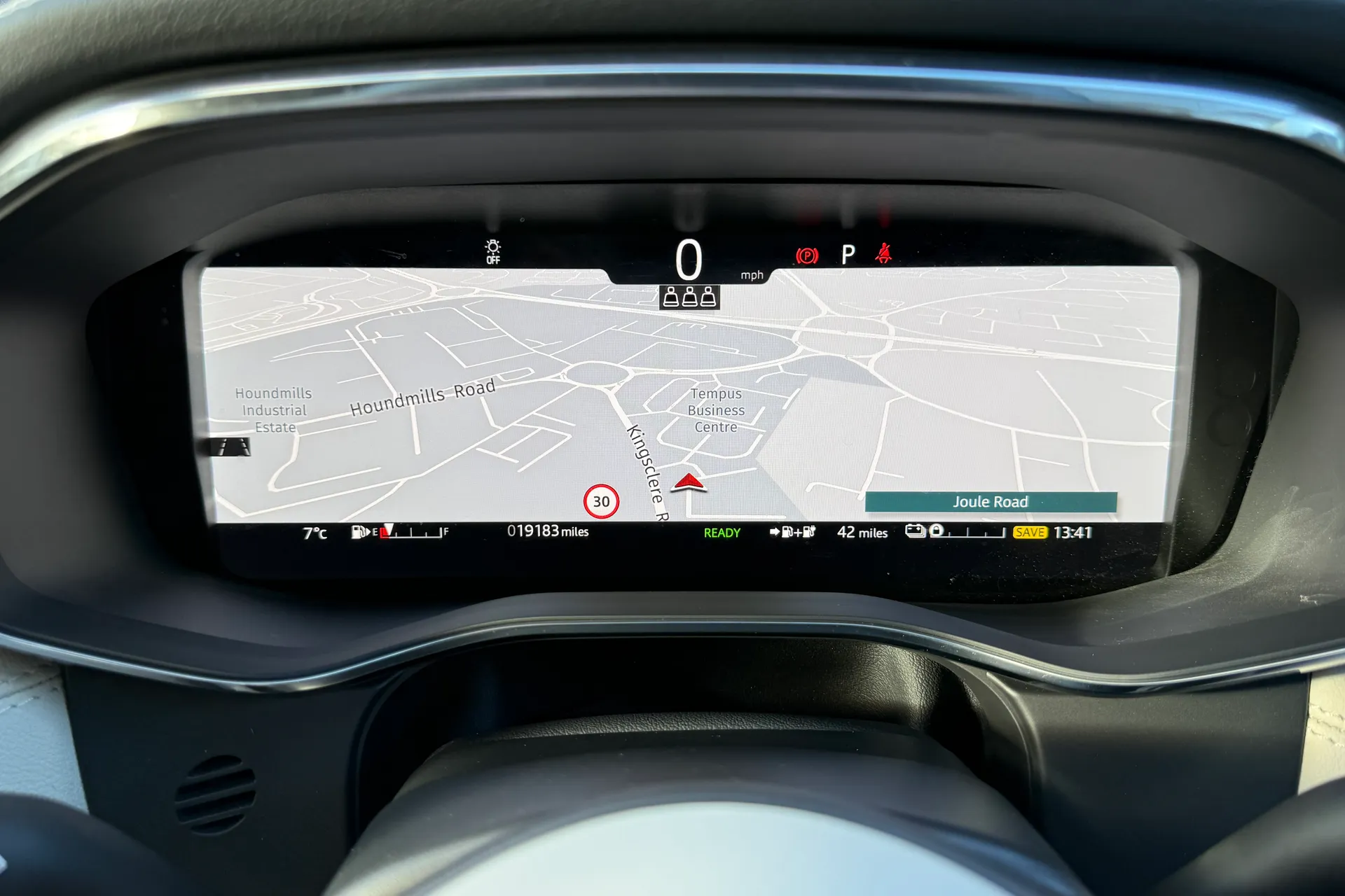 Jaguar F-PACE thumbnail image number 21