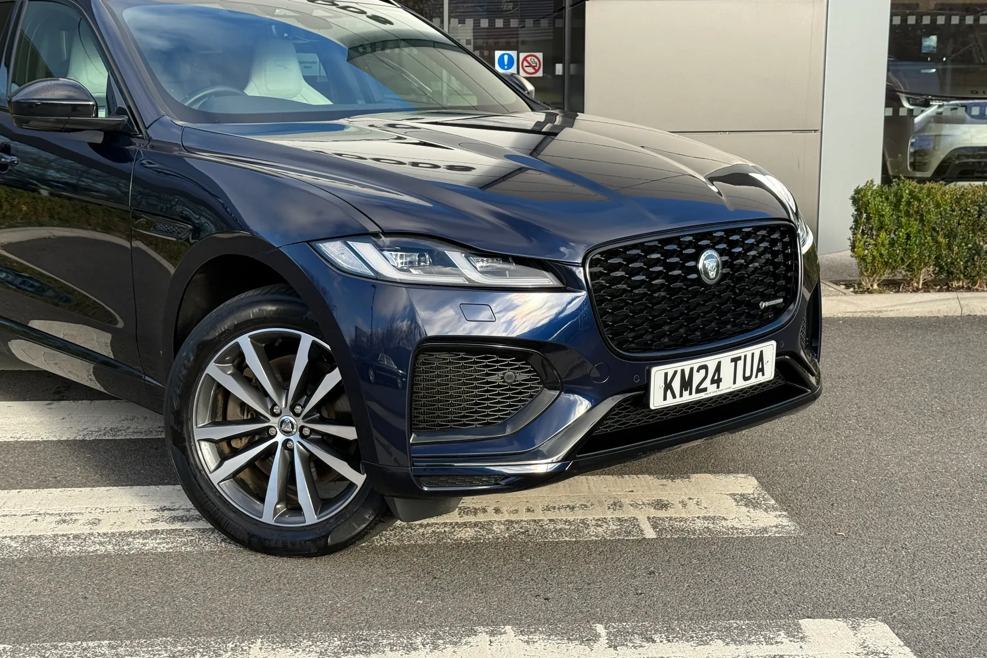 Jaguar F-PACE thumbnail image number 29