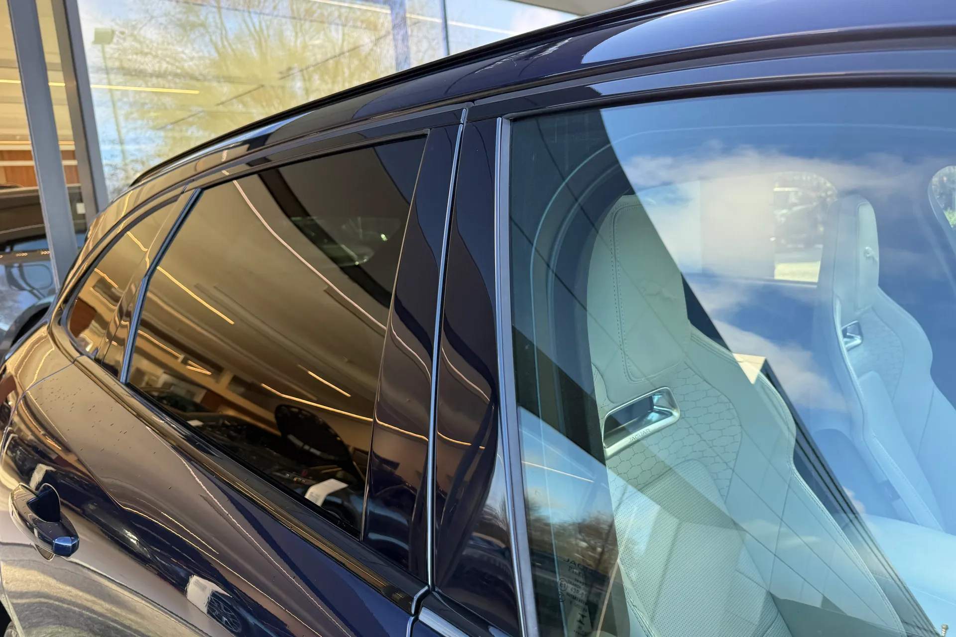 Jaguar F-PACE thumbnail image number 23