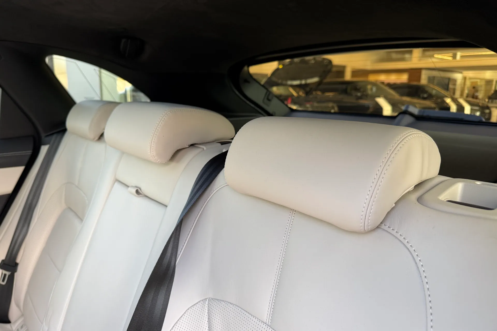 Jaguar F-PACE thumbnail image number 46