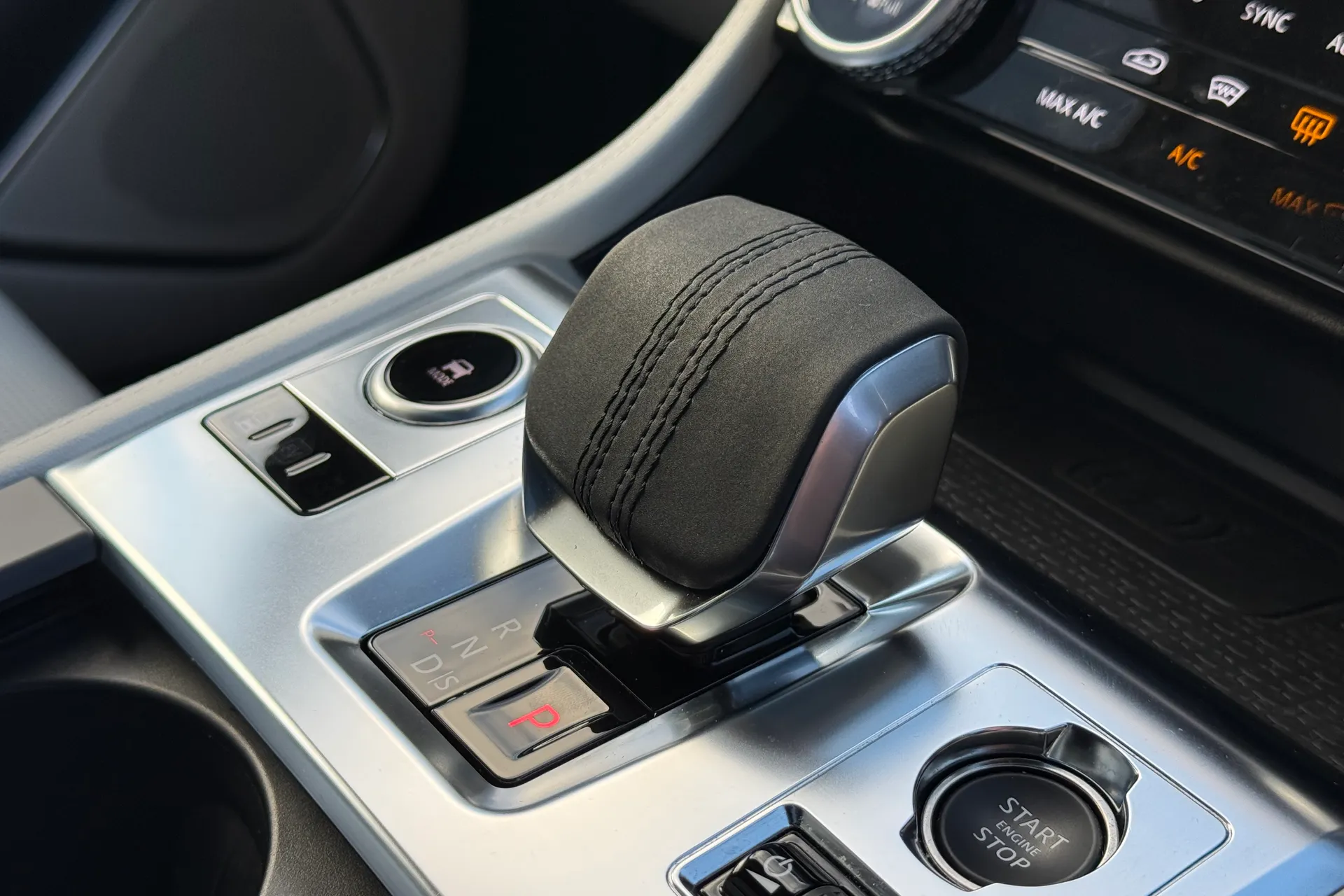 Jaguar F-PACE thumbnail image number 20