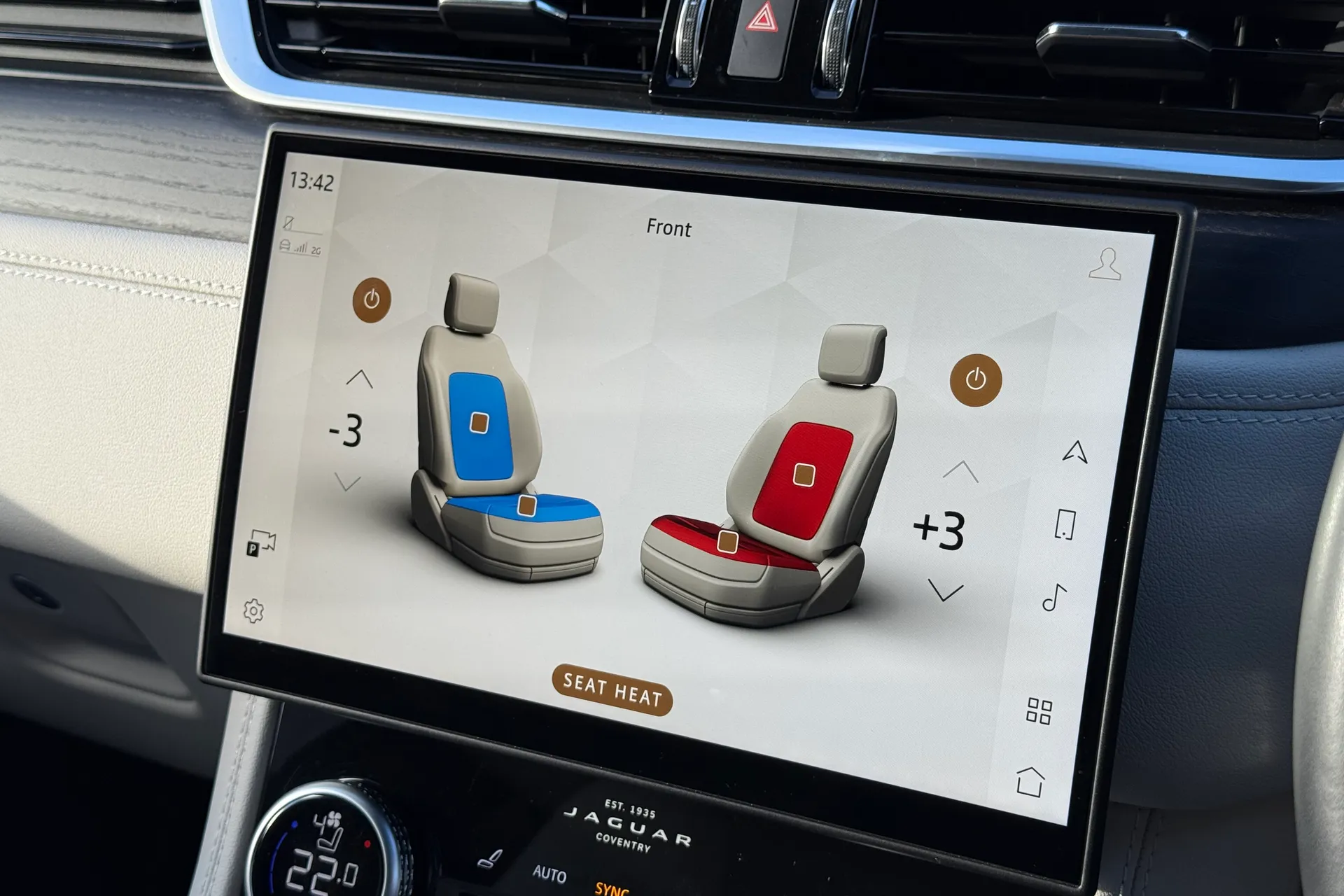 Jaguar F-PACE thumbnail image number 18