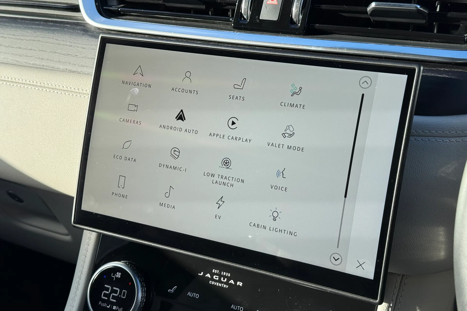 Jaguar F-PACE thumbnail image number 43