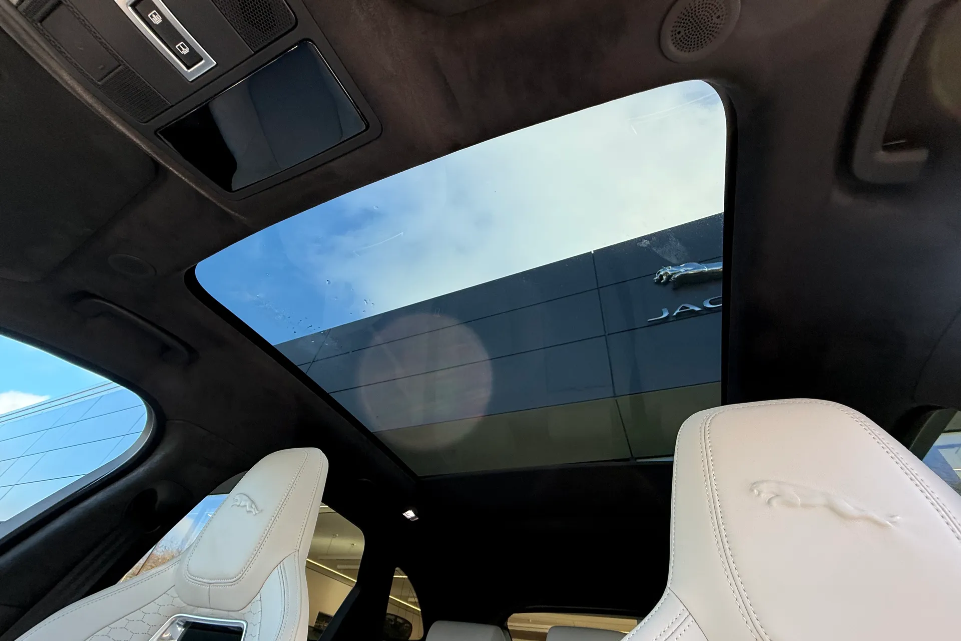 Jaguar F-PACE thumbnail image number 5