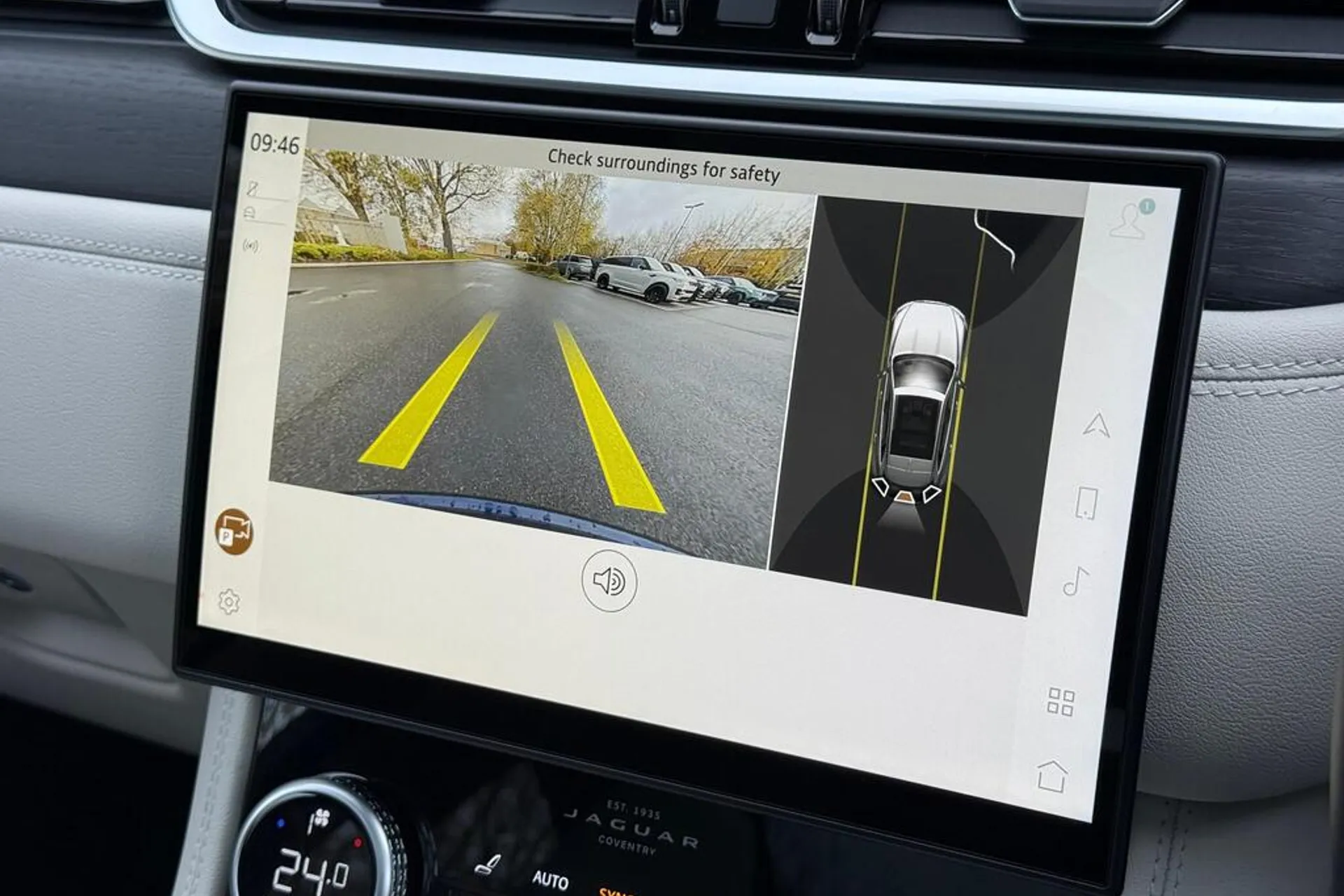 Jaguar F-PACE thumbnail image number 4