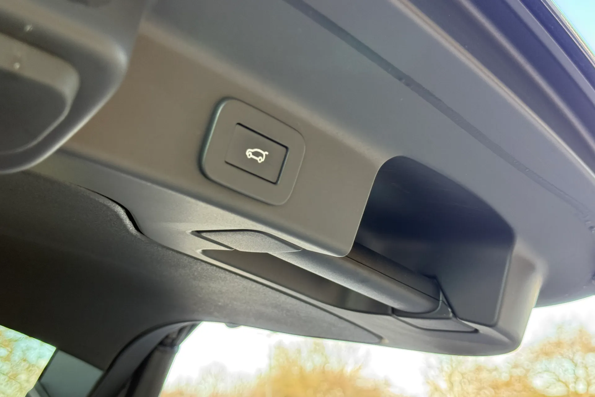 Jaguar F-PACE thumbnail image number 39