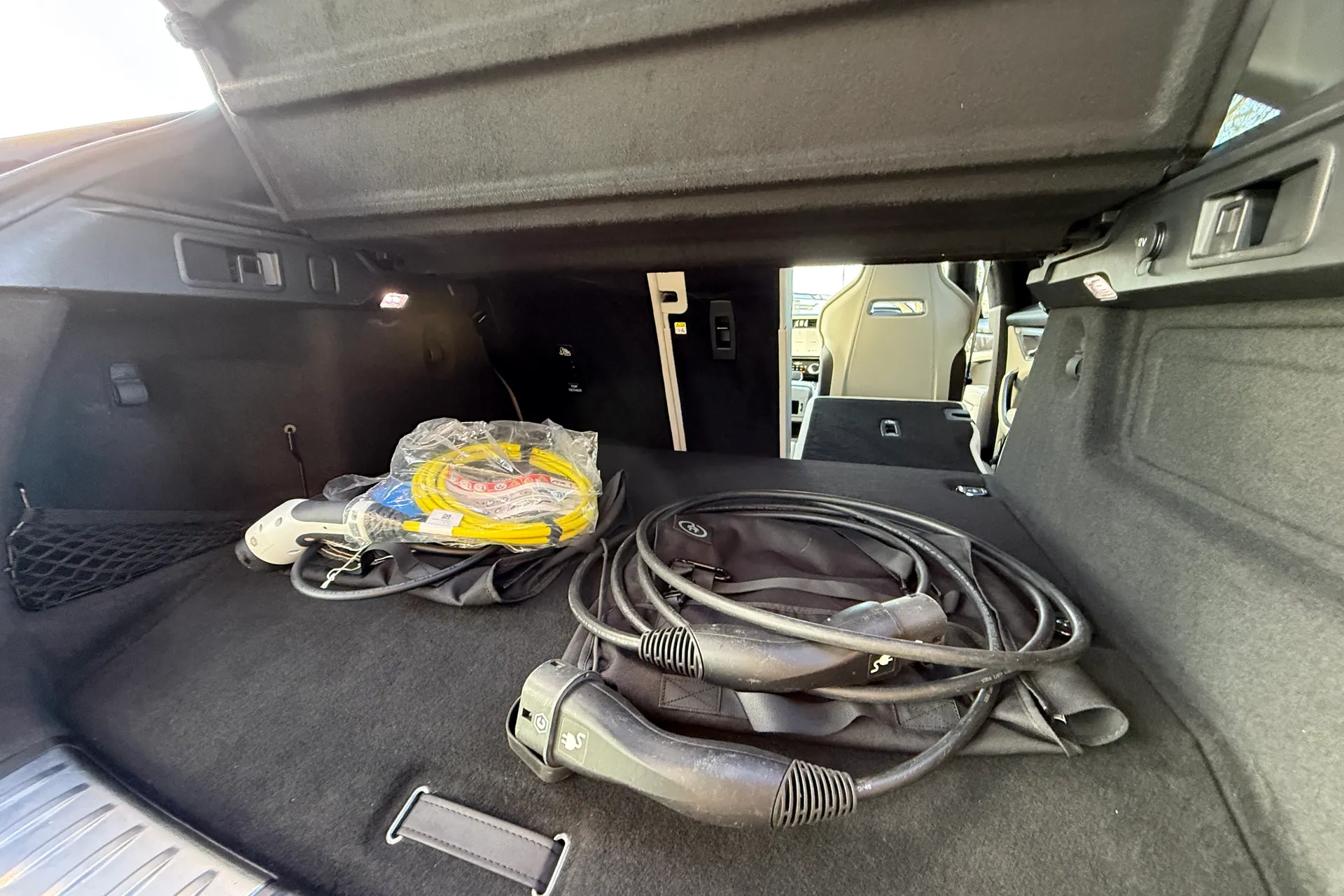 Jaguar F-PACE thumbnail image number 41