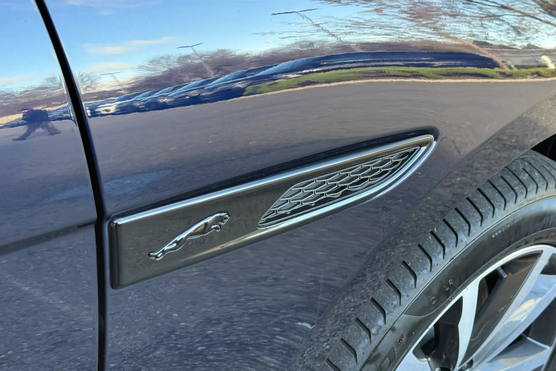 Jaguar F-PACE thumbnail image number 52