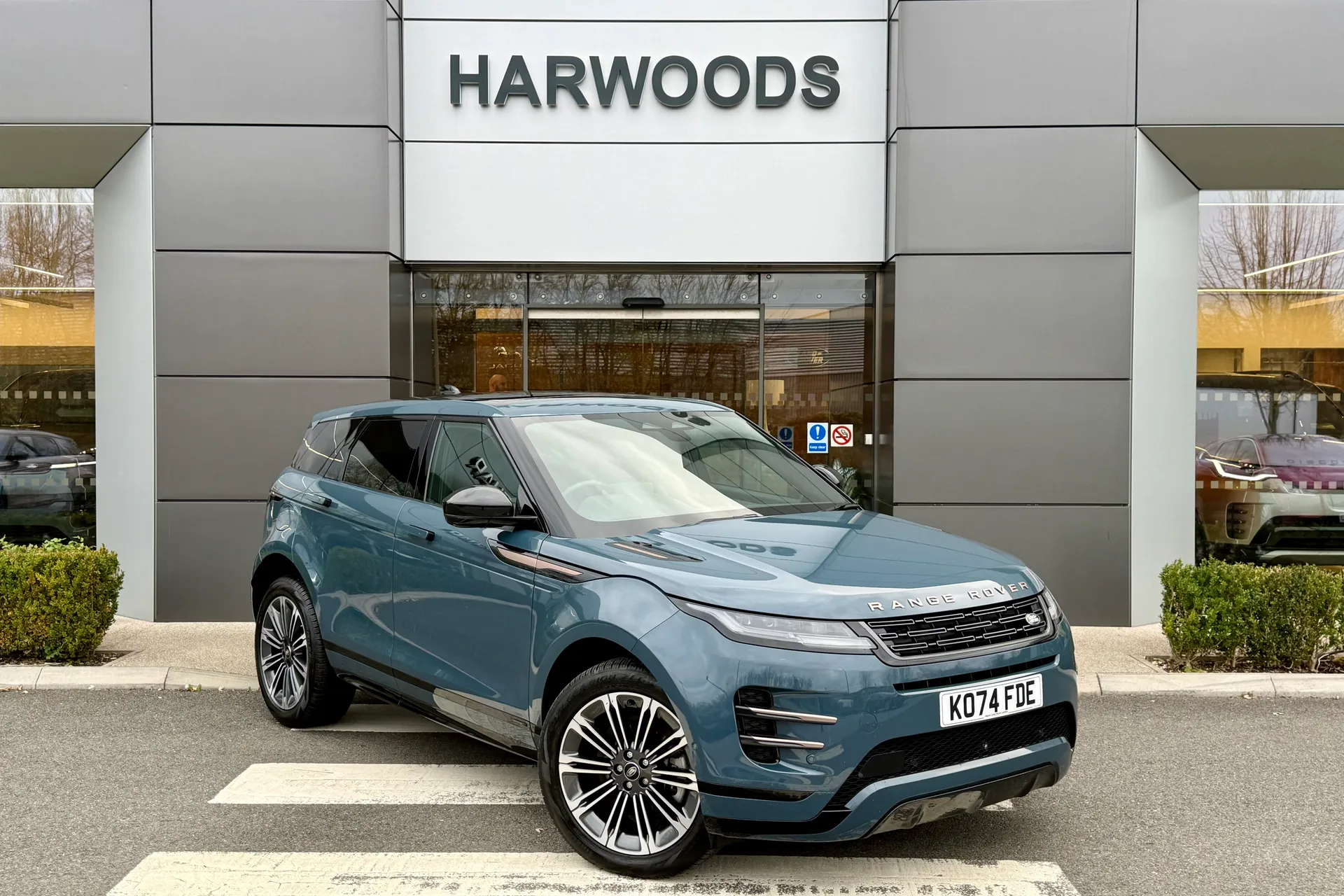 LAND ROVER RANGE ROVER EVOQUE focused image