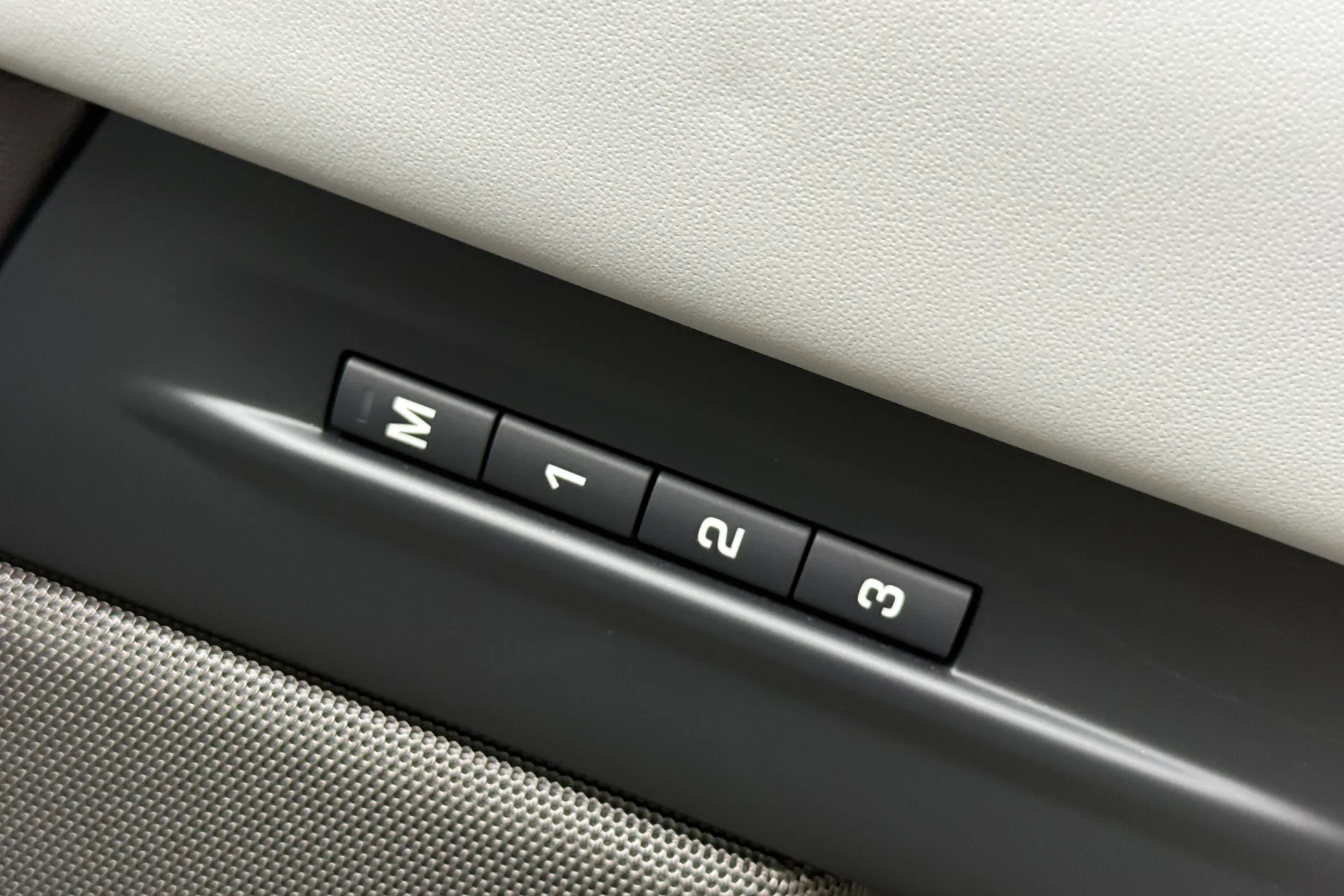 LAND ROVER RANGE ROVER EVOQUE thumbnail image number 50