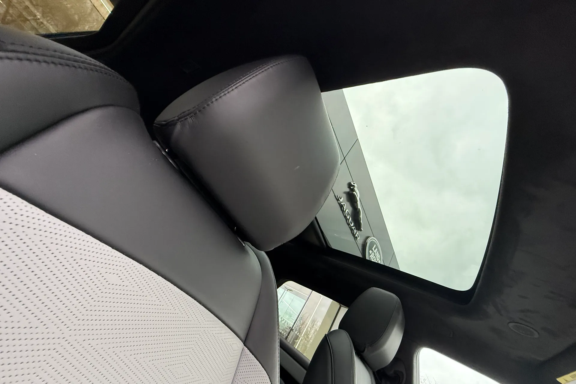 LAND ROVER RANGE ROVER EVOQUE thumbnail image number 35